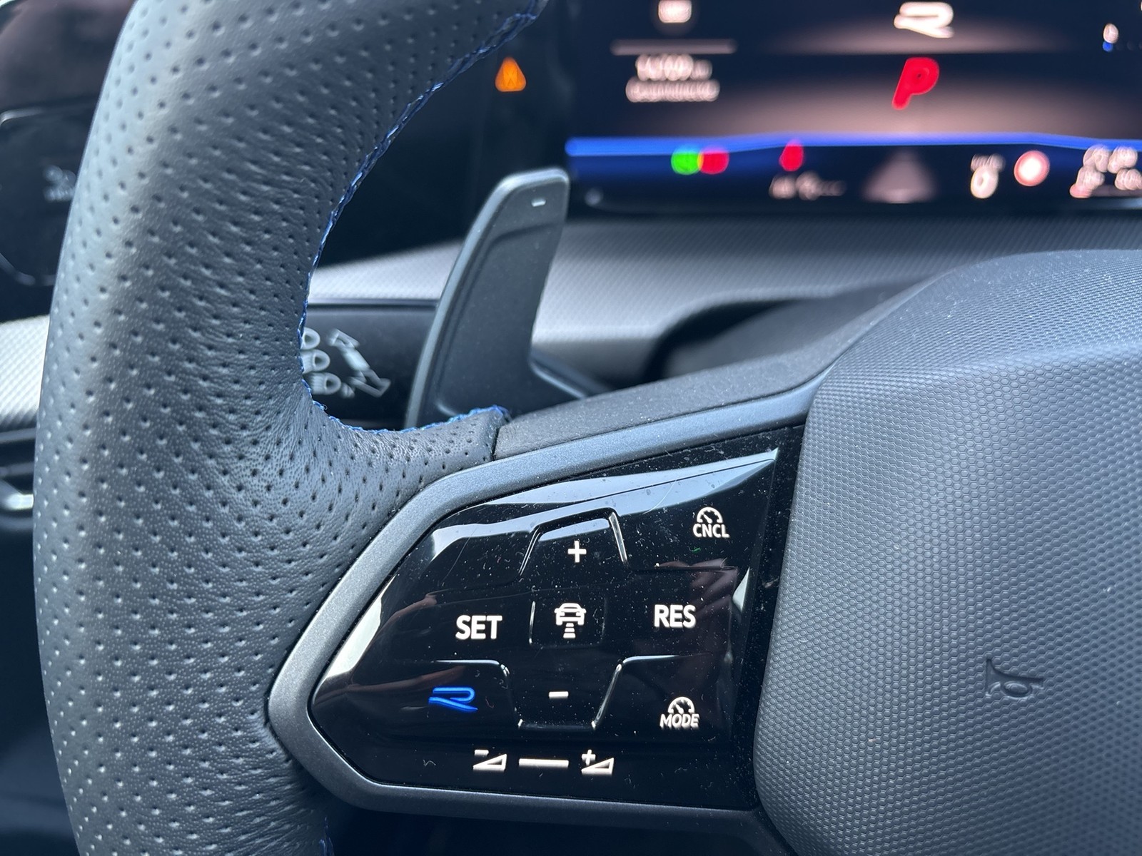 Volkswagen Golf VIII 2.0 R BLACK EDITION 4X4 AKRAPOVIC LM19