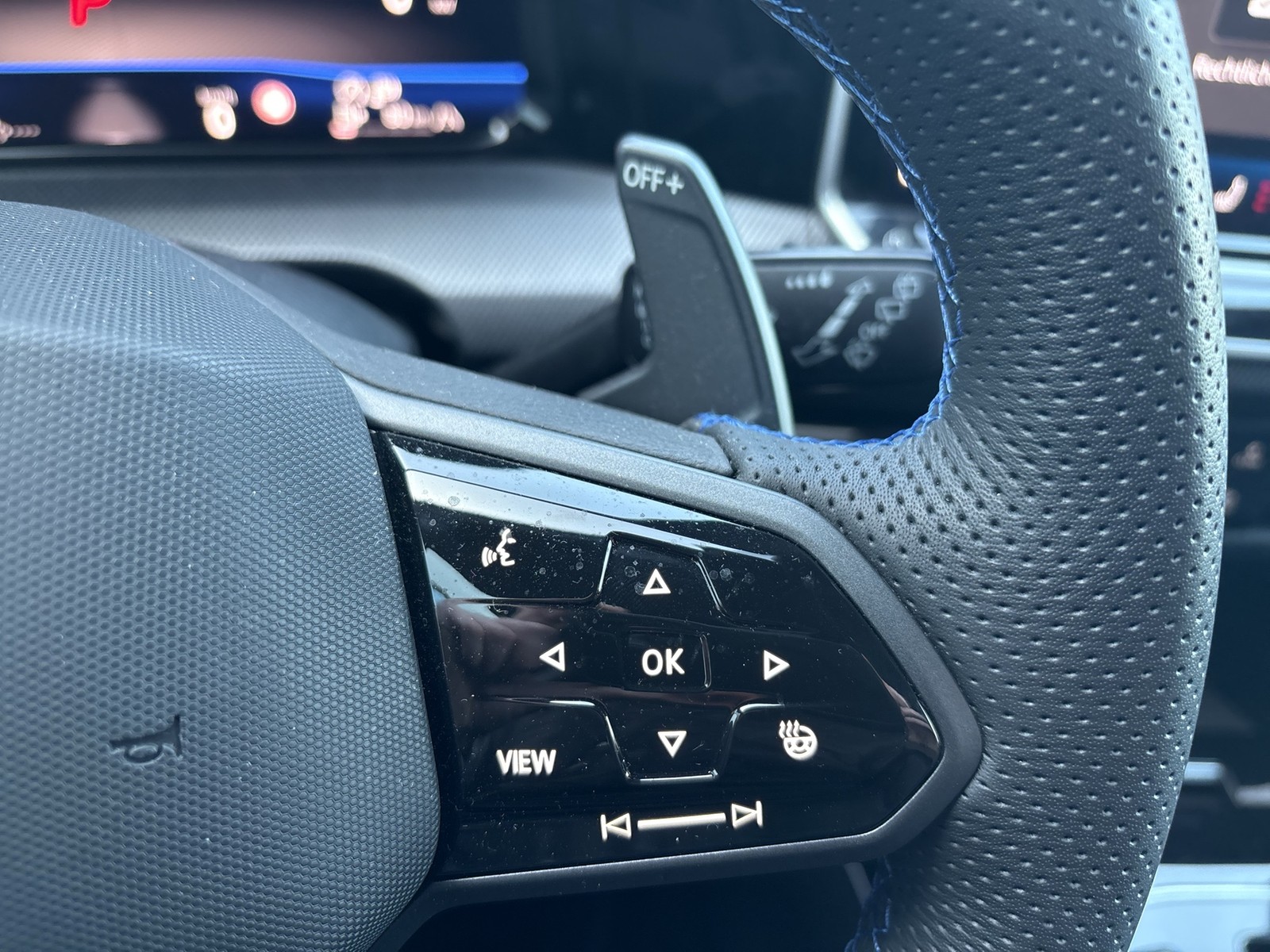 Volkswagen Golf VIII 2.0 R BLACK EDITION 4X4 AKRAPOVIC LM19