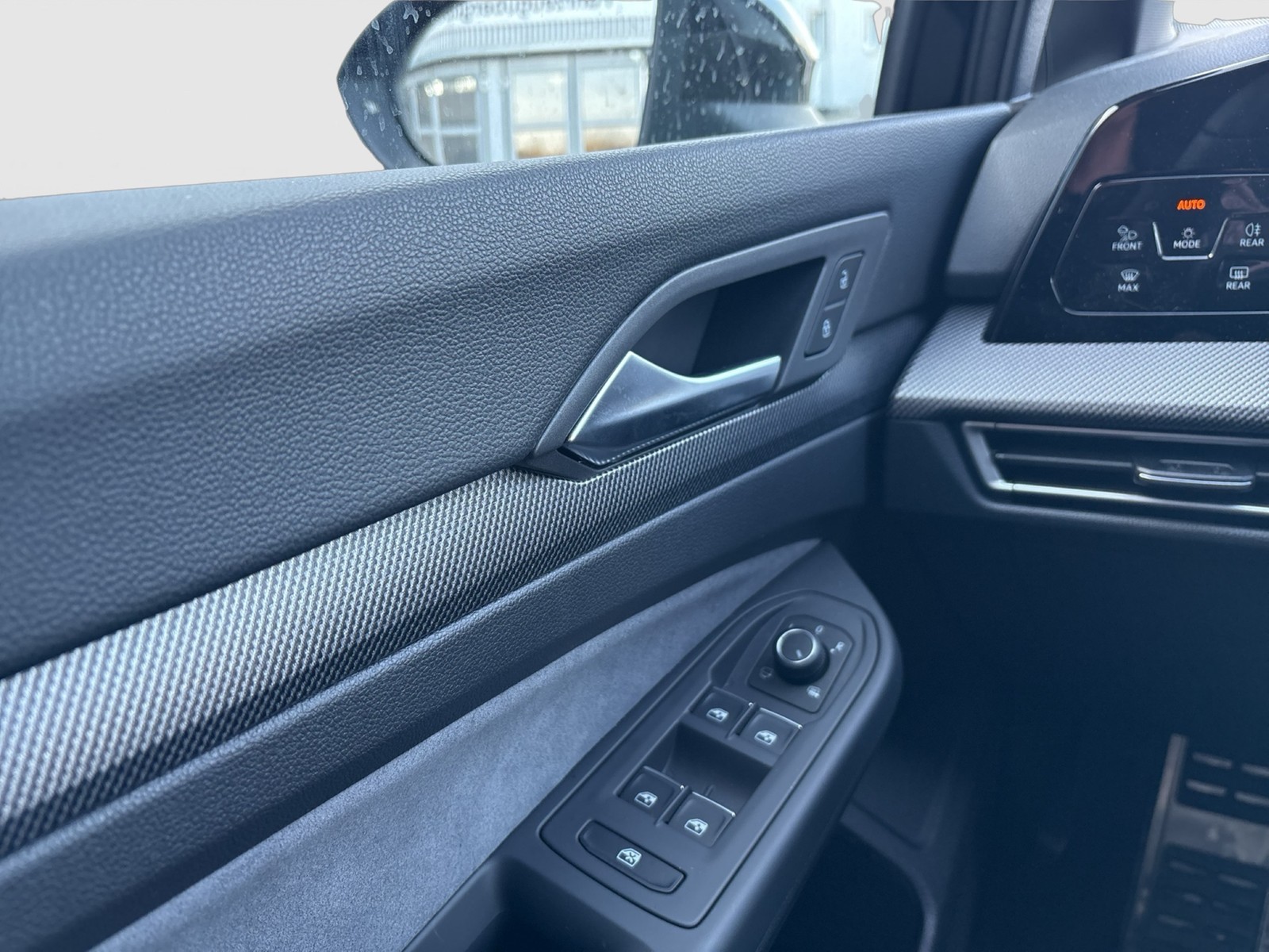 Volkswagen Golf VIII 2.0 R BLACK EDITION 4X4 AKRAPOVIC LM19