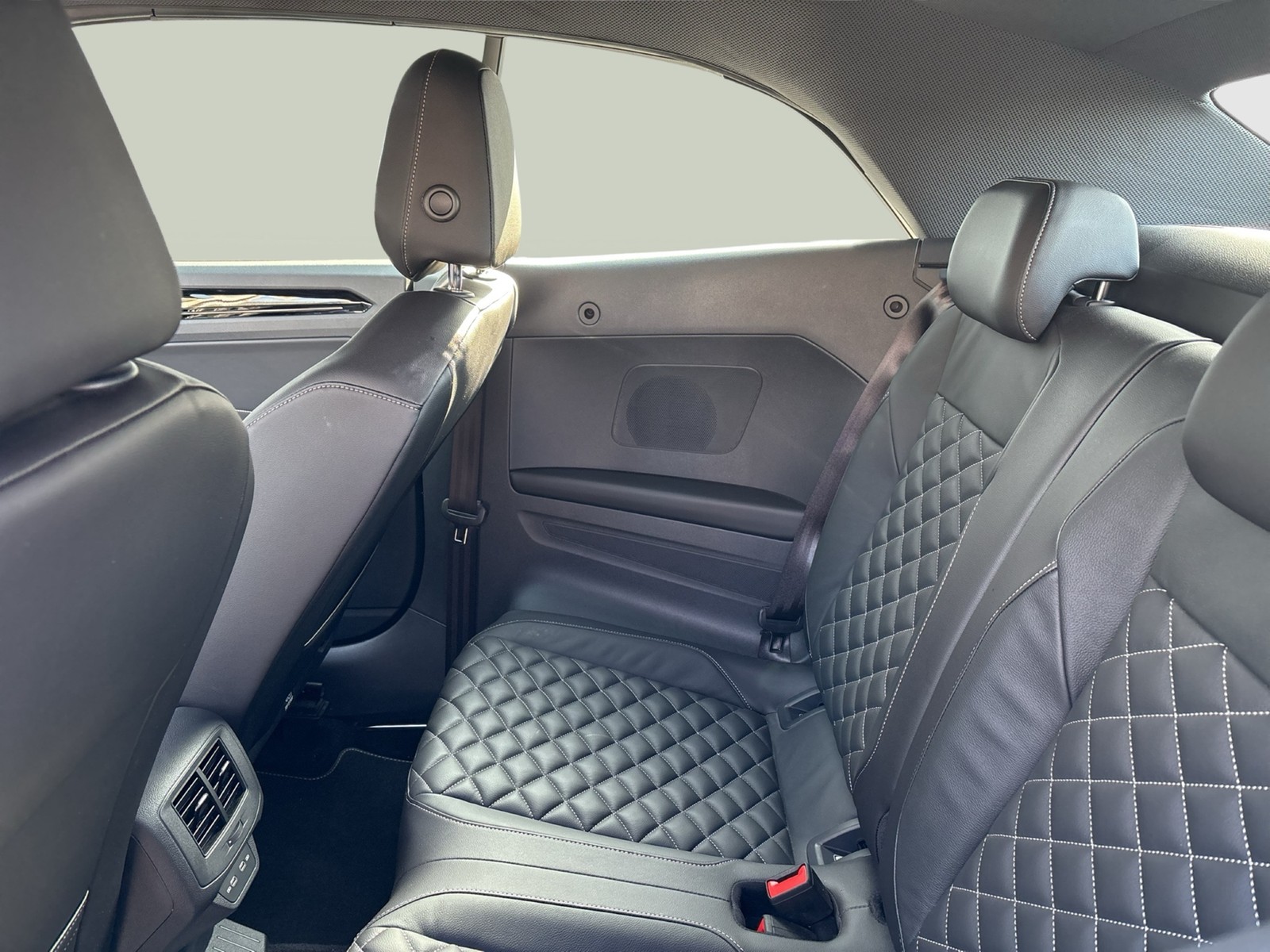 Volkswagen T-Roc Cabriolet 1.5 R-LINE BLACKSTYLE LEDER LM19