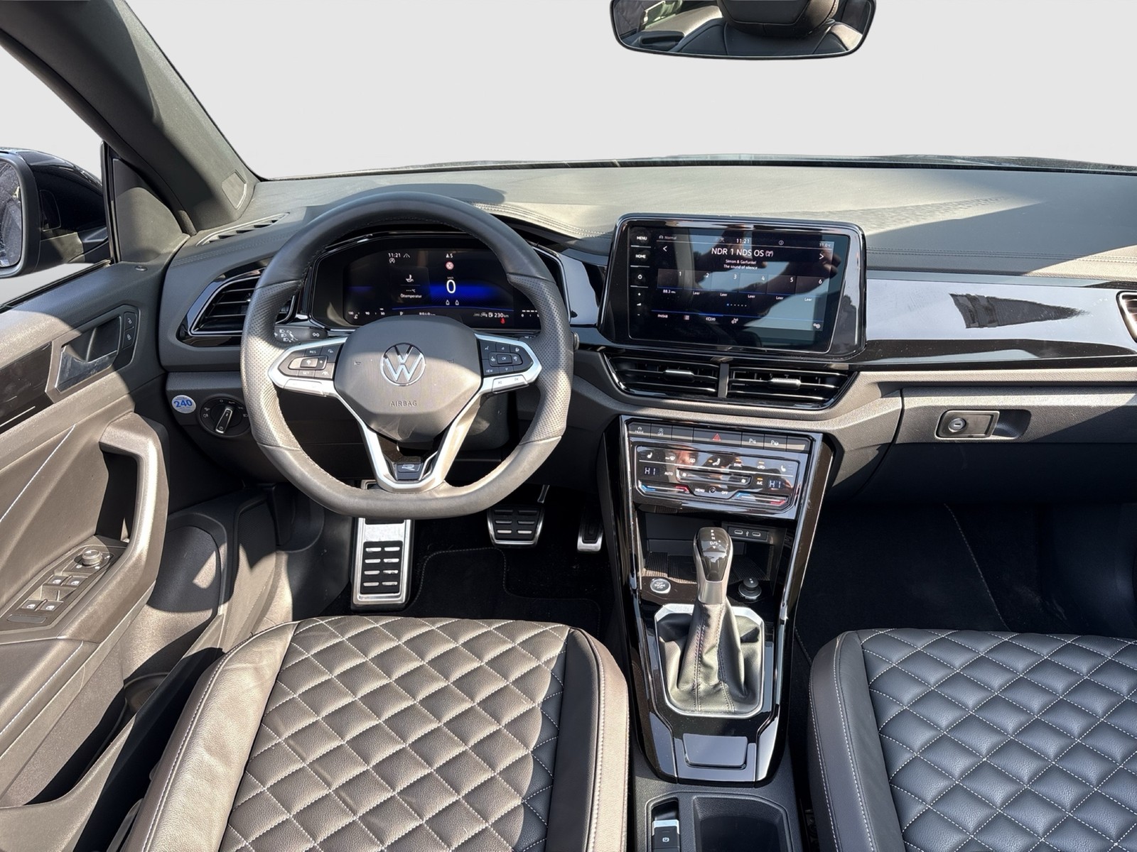 Volkswagen T-Roc Cabriolet 1.5 R-LINE BLACKSTYLE LEDER LM19