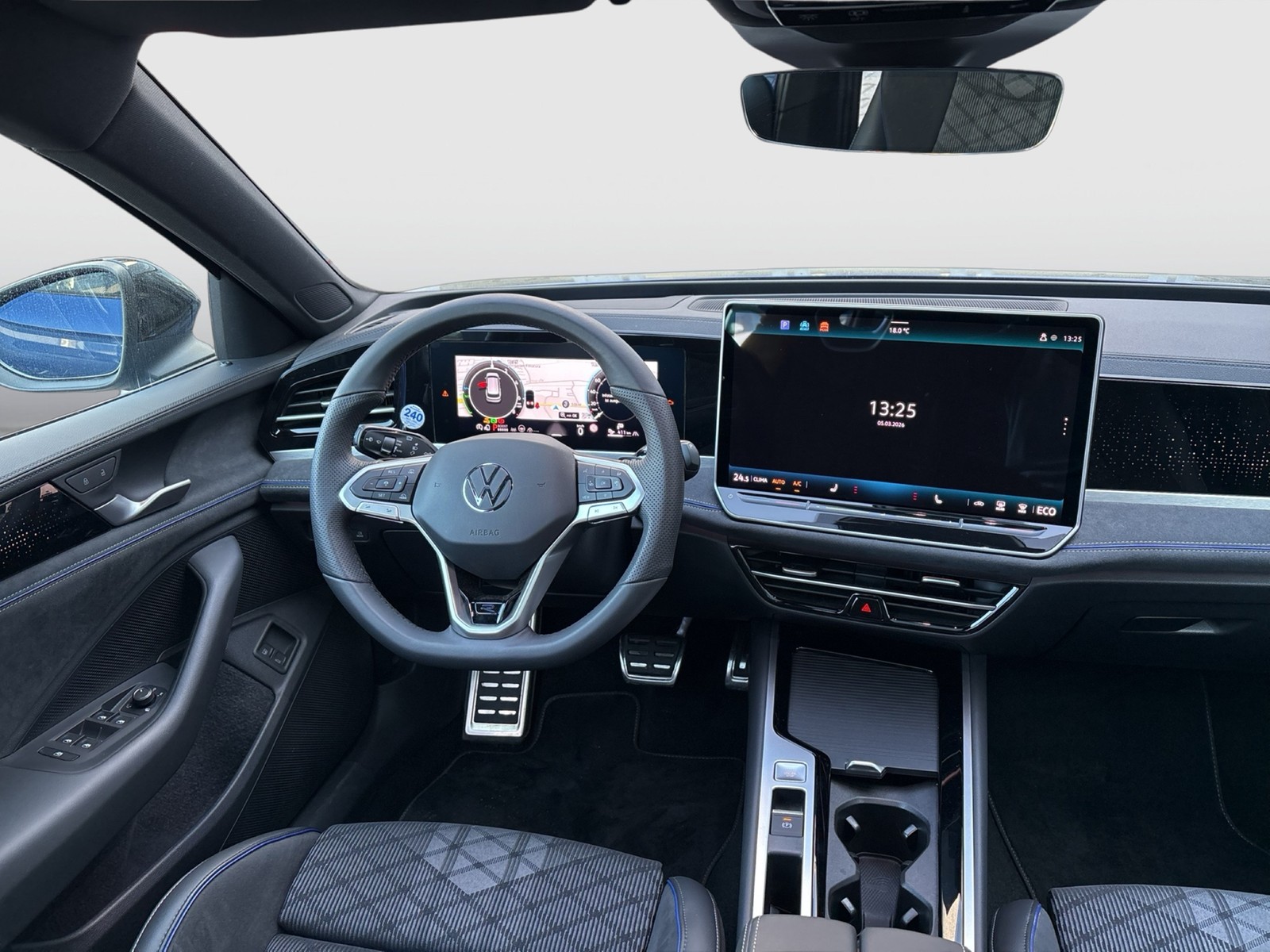 Volkswagen Passat Variant 1.5 HYBRID R-LINE BLACKSTYLE PANO