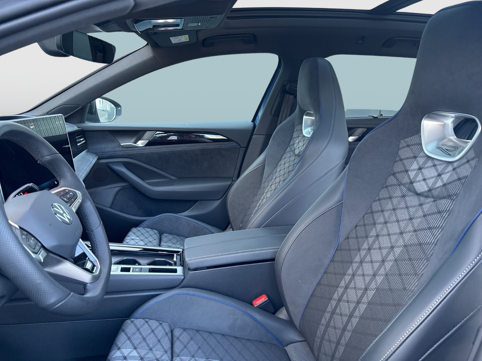 Volkswagen Passat Variant 1.5 HYBRID R-LINE BLACKSTYLE PANO