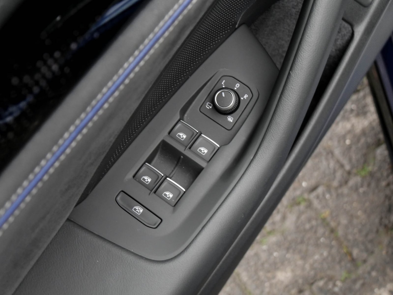 Volkswagen Passat Variant 1.5 HYBRID R-LINE NEUESMODELL AHK