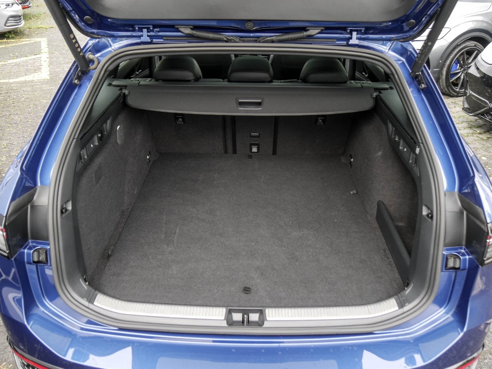 Volkswagen Passat Variant 1.5 HYBRID R-LINE NEUESMODELL AHK