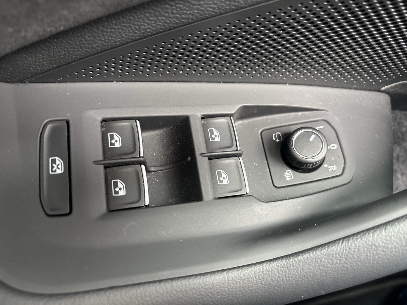 Volkswagen Passat Variant 1.5 HYBRID R-LINE NEUESMODELL AHK