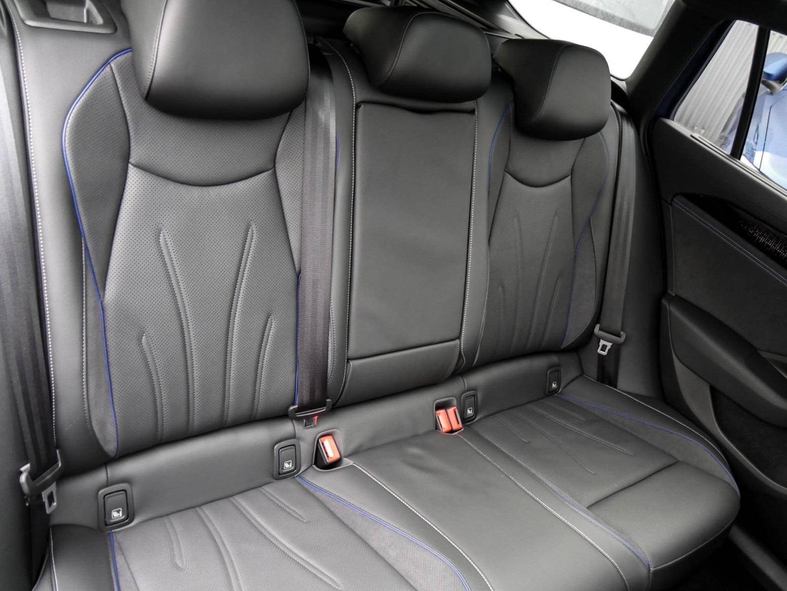 Volkswagen Passat Variant 1.5 HYBRID R-LINE NEUESMODELL AHK