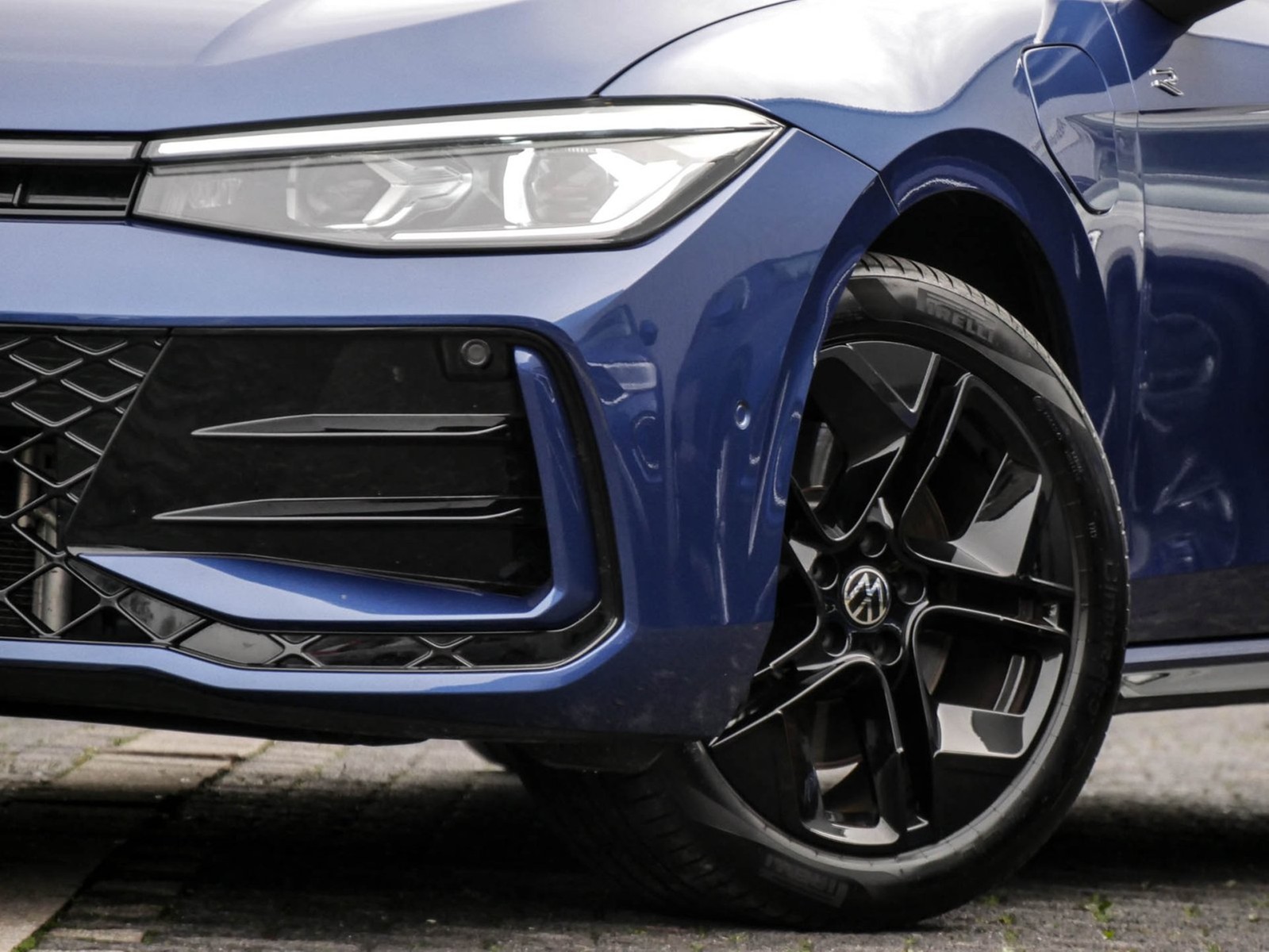 Volkswagen Passat Variant 1.5 HYBRID R-LINE NEUESMODELL AHK