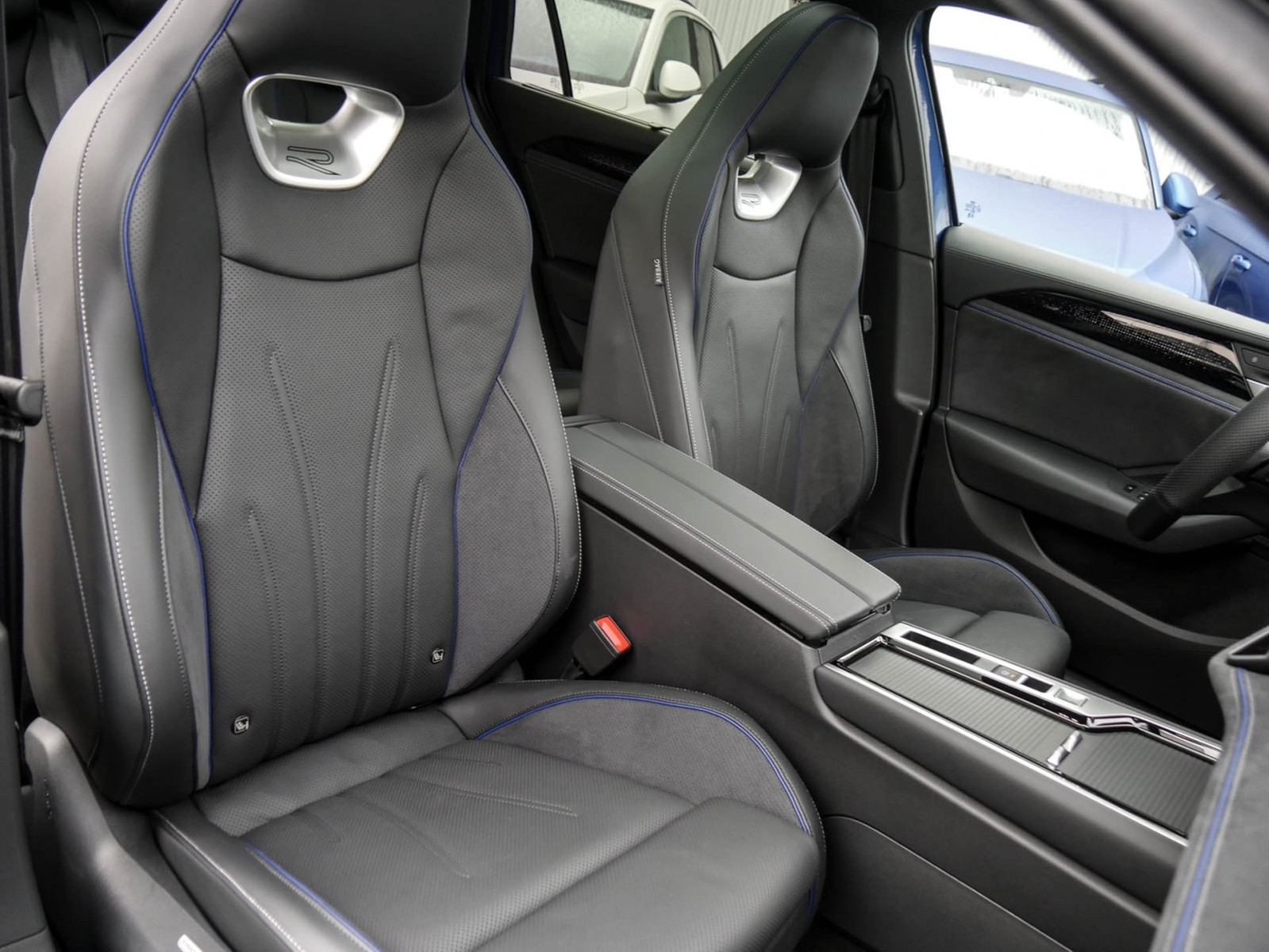 Volkswagen Passat Variant 1.5 HYBRID R-LINE NEUESMODELL AHK