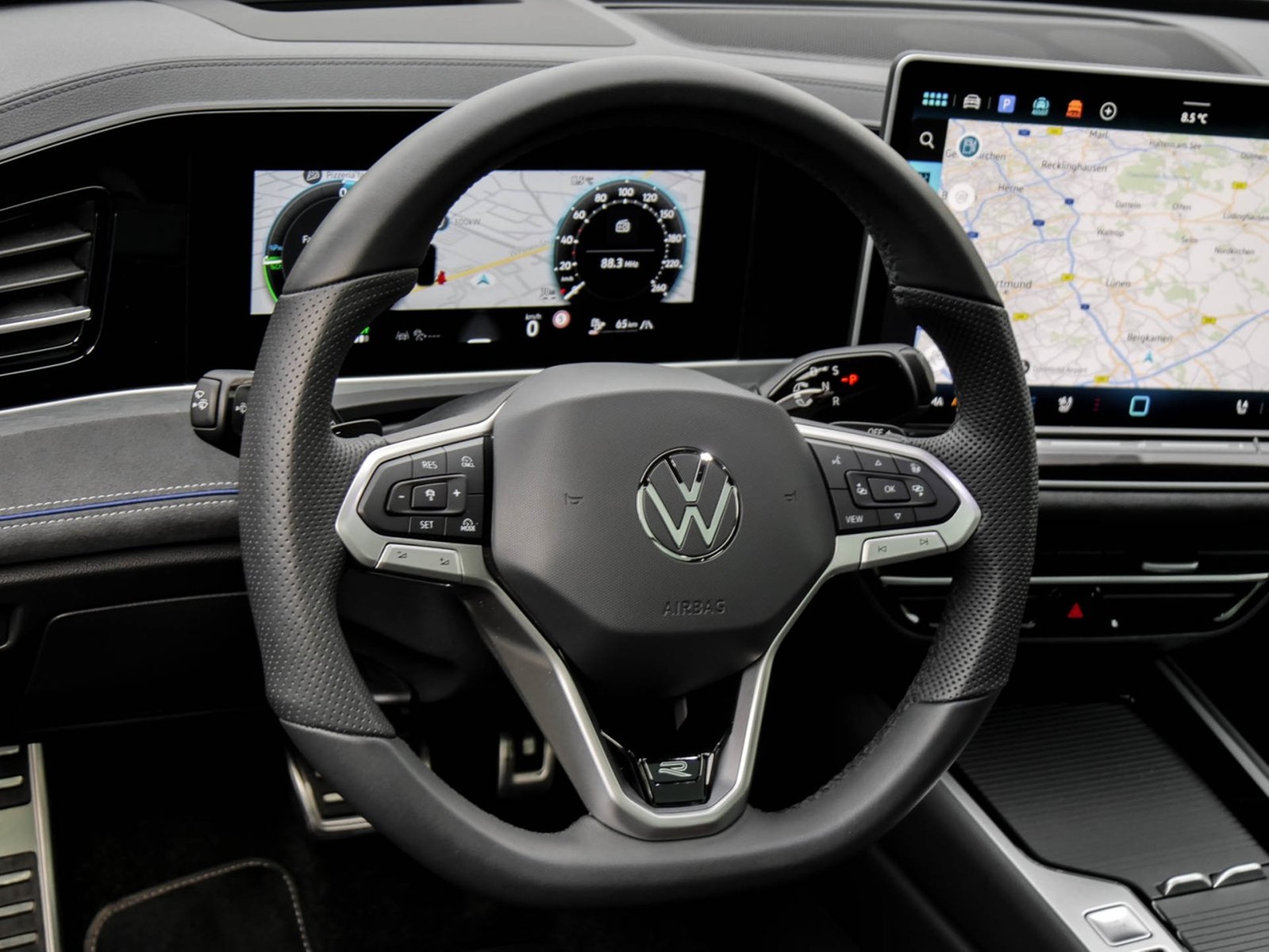 Volkswagen Passat Variant 1.5 HYBRID R-LINE NEUESMODELL AHK