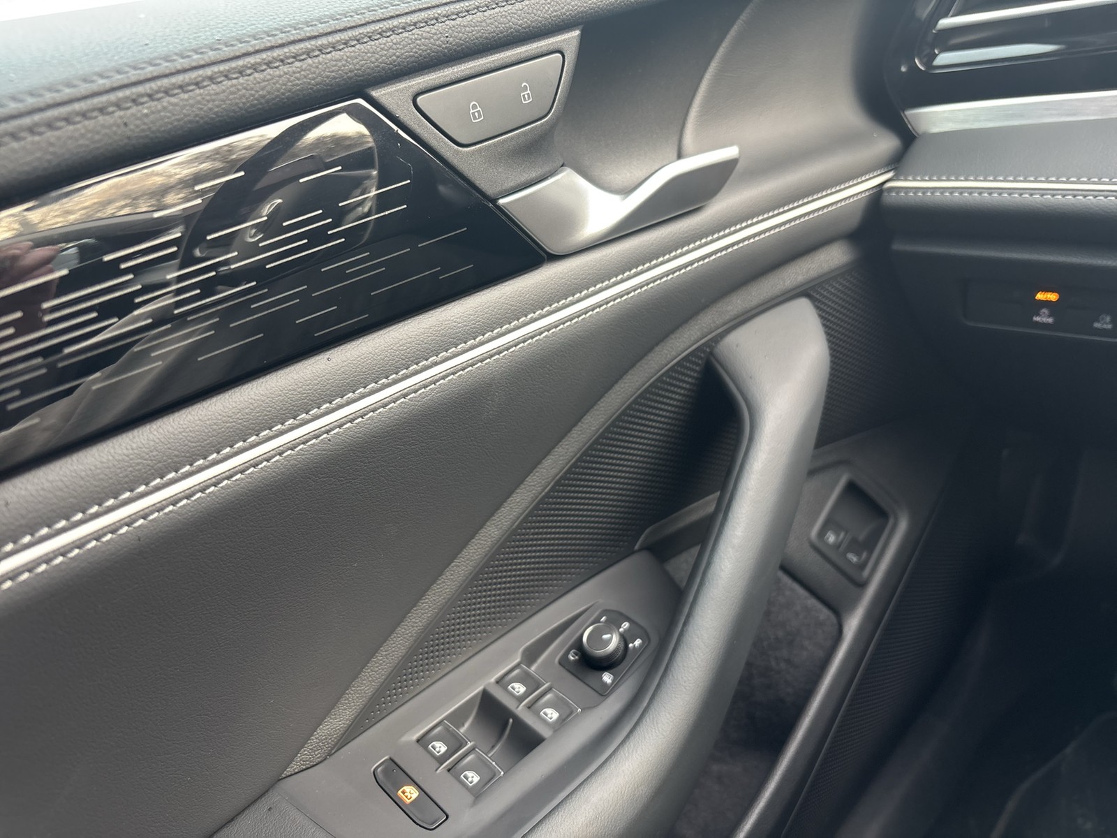 Volkswagen Passat Variant 1.5 HYBRID BUSINESS NEUES MODELL