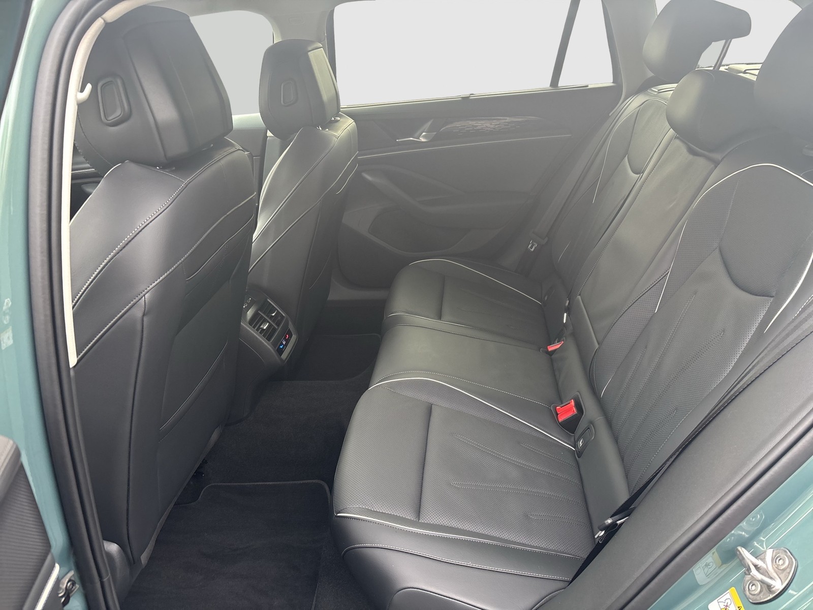 Volkswagen Passat Variant 1.5 HYBRID BUSINESS NEUES MODELL