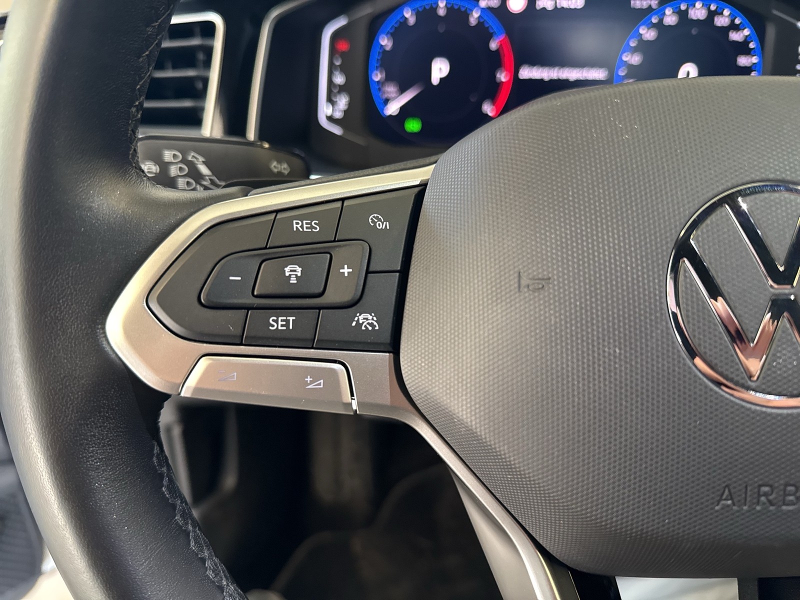 Volkswagen Polo 1.0 R-LINE CAM ACC NAVI MATRIX CARPLAY ALU