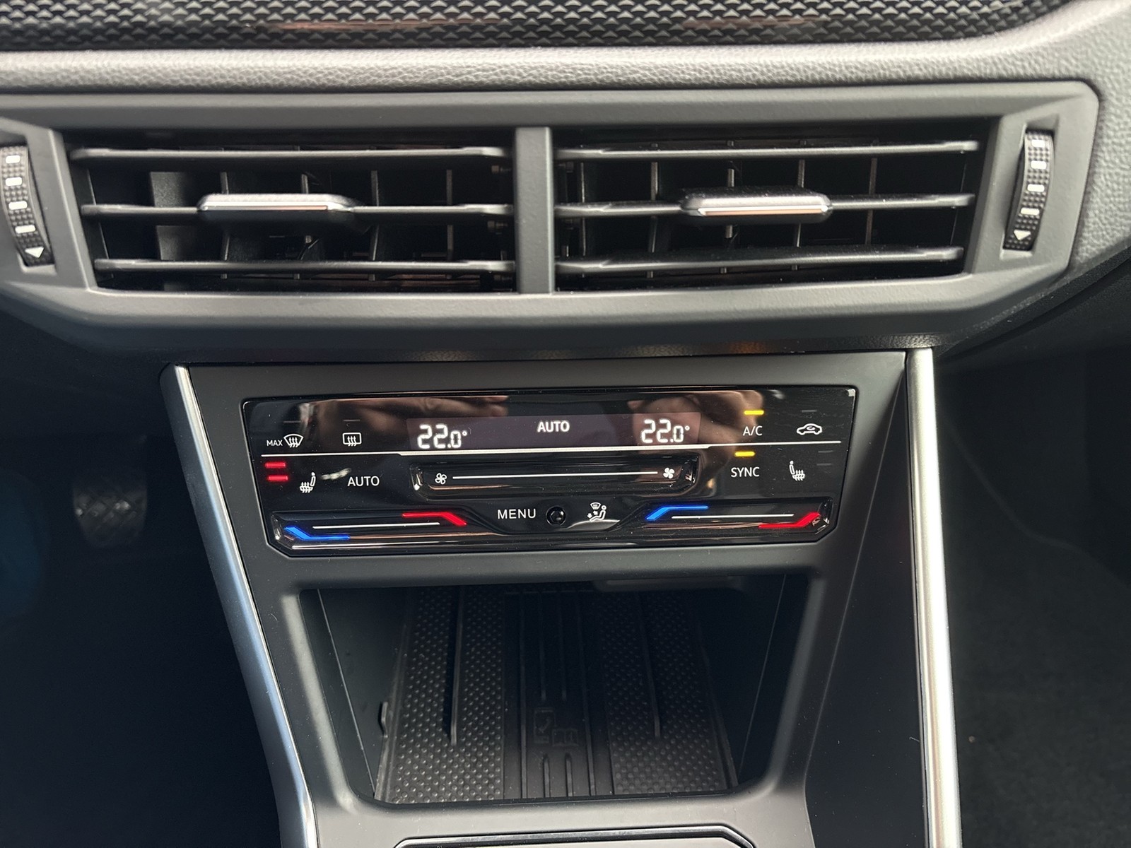 Volkswagen Taigo 1.0 LIFE CAM CARPLAY ALU SITZHEIZUNG LED