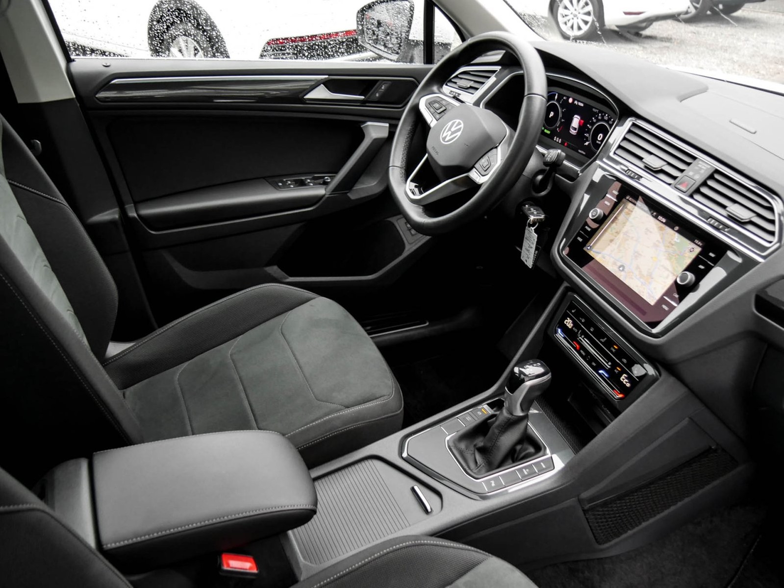 Volkswagen Tiguan 1.4 HYBRID ELEGANCE PANO ACC LM18 NAVI