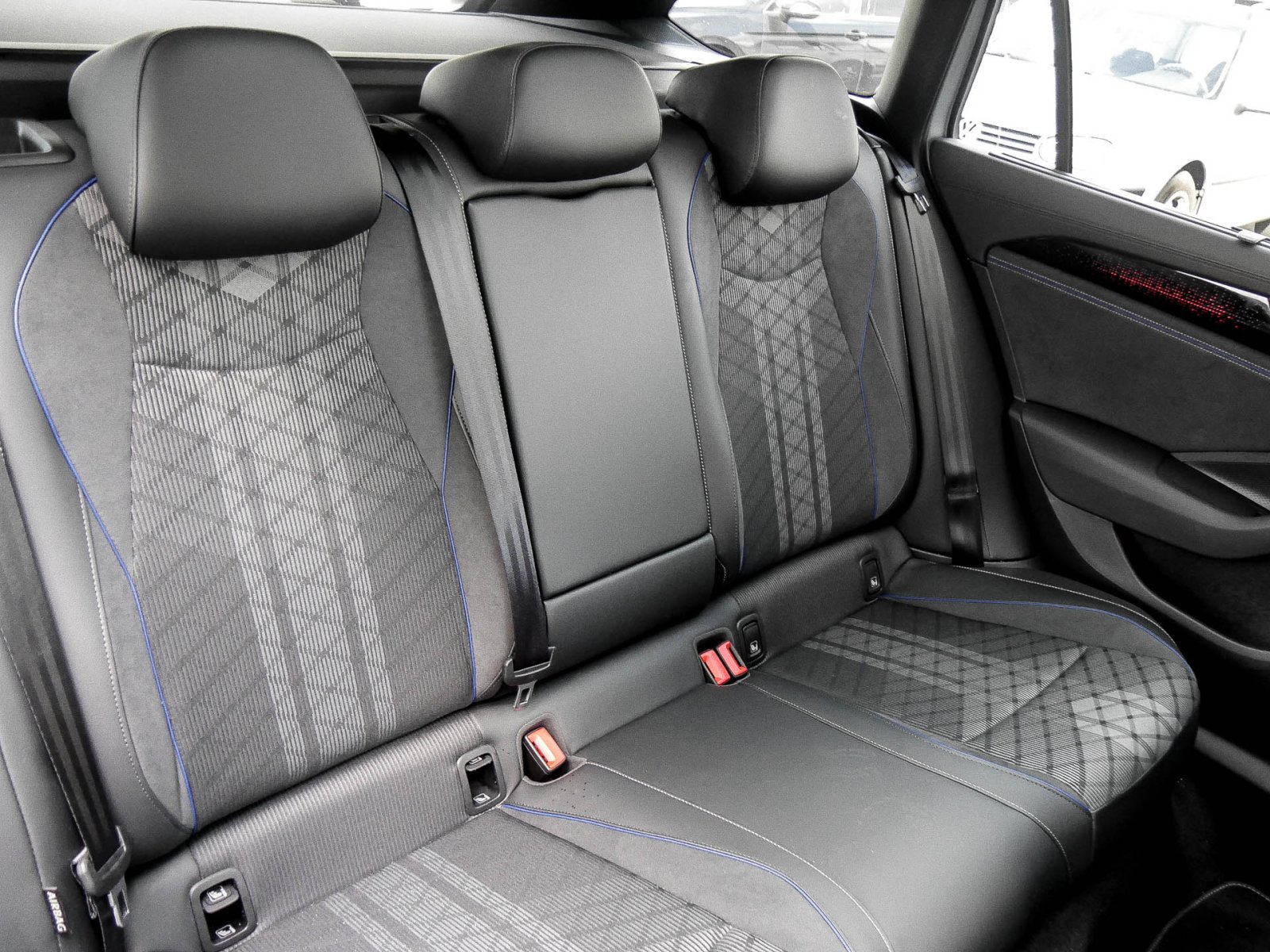 Volkswagen Passat Variant 2.0 TDI R-LINE DSG