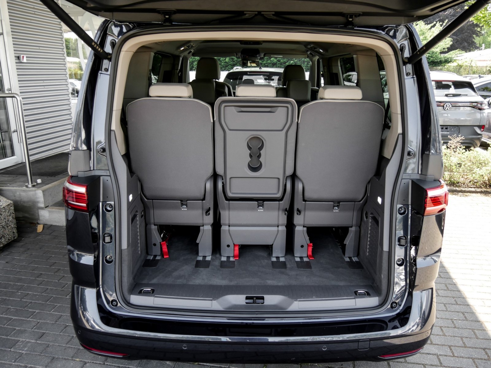 Volkswagen T7 Multivan 2.0 AHK CAM LM17 EKLAPPE NAVI SITZHZ