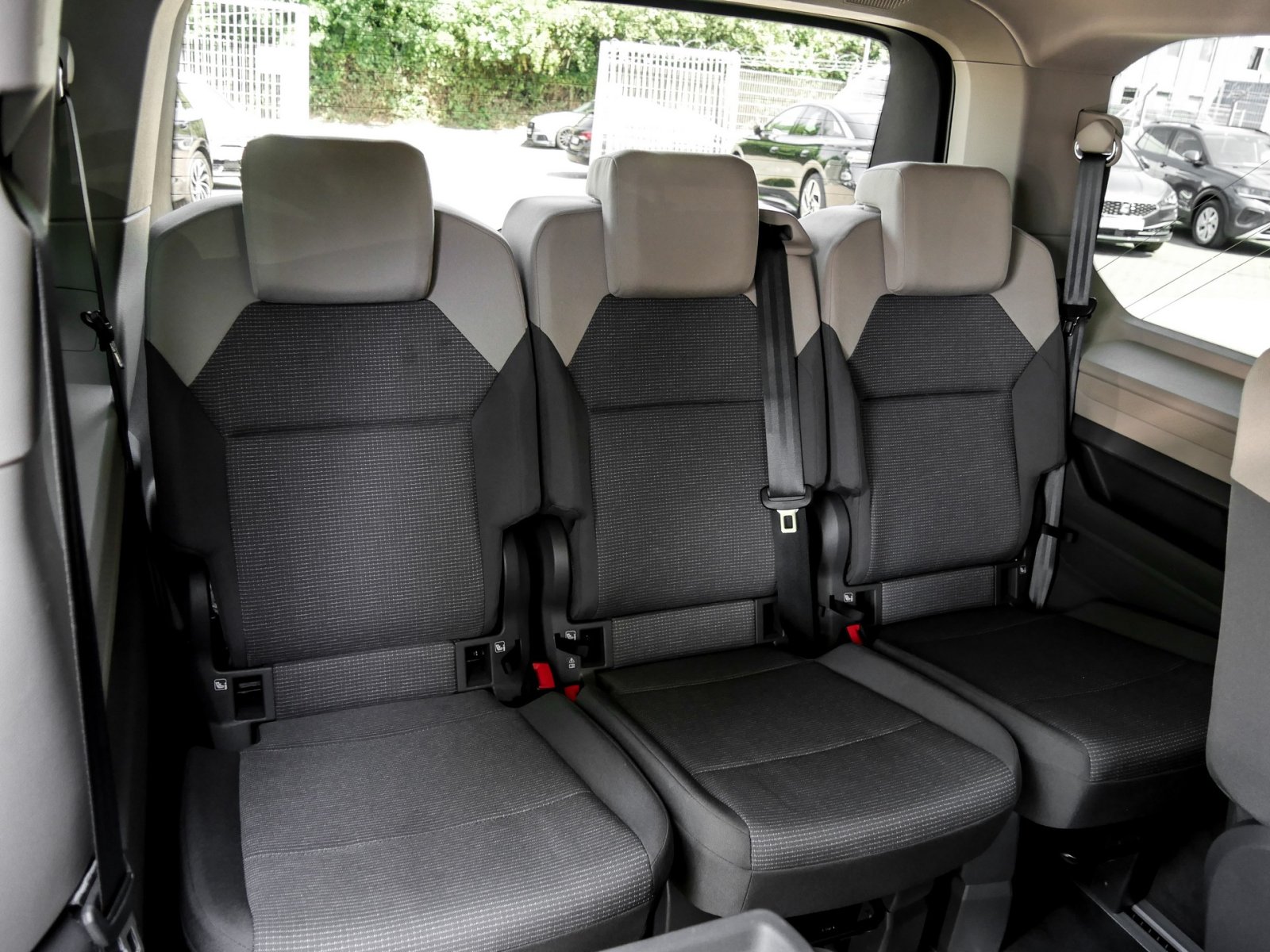 Volkswagen T7 Multivan 2.0 AHK CAM LM17 EKLAPPE NAVI SITZHZ