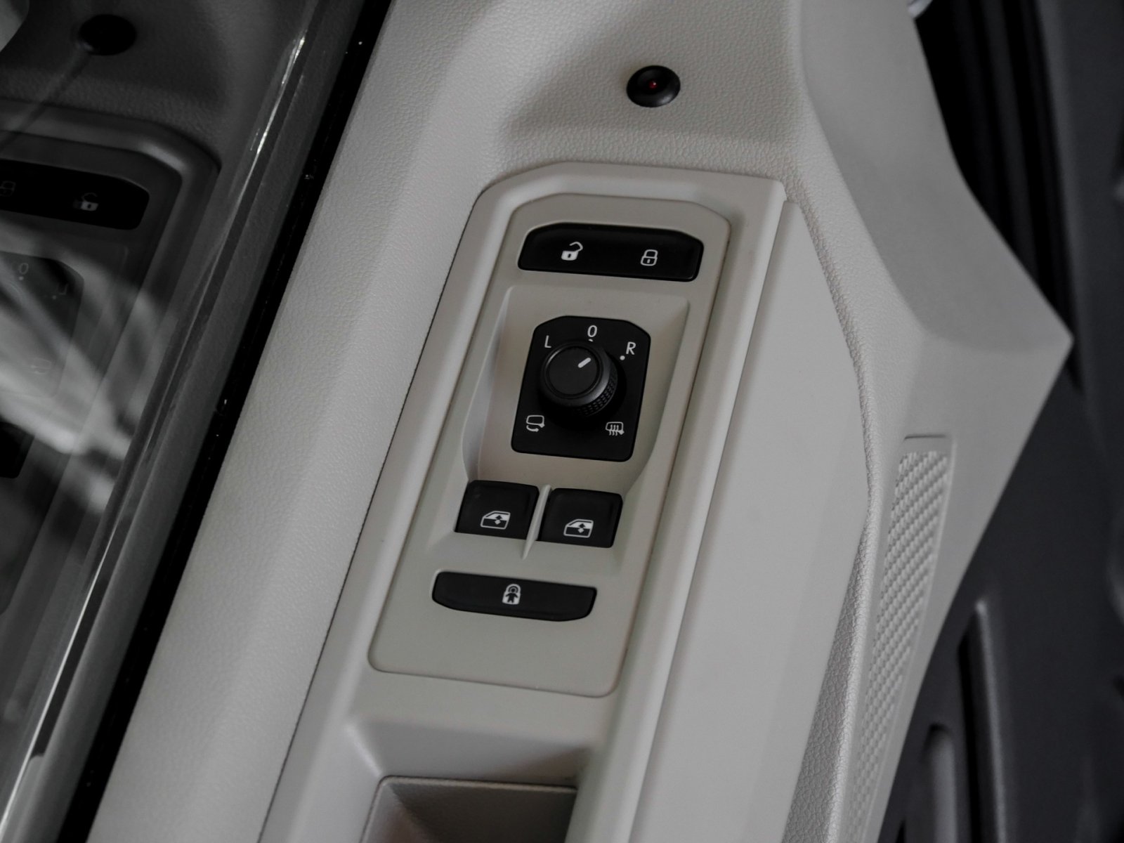 Volkswagen T7 Multivan 2.0 AHK CAM LM17 EKLAPPE NAVI SITZHZ