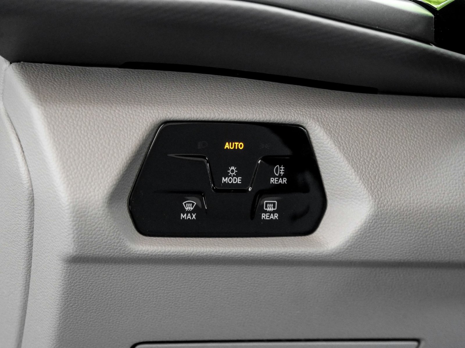 Volkswagen T7 Multivan 2.0 AHK CAM LM17 EKLAPPE NAVI SITZHZ
