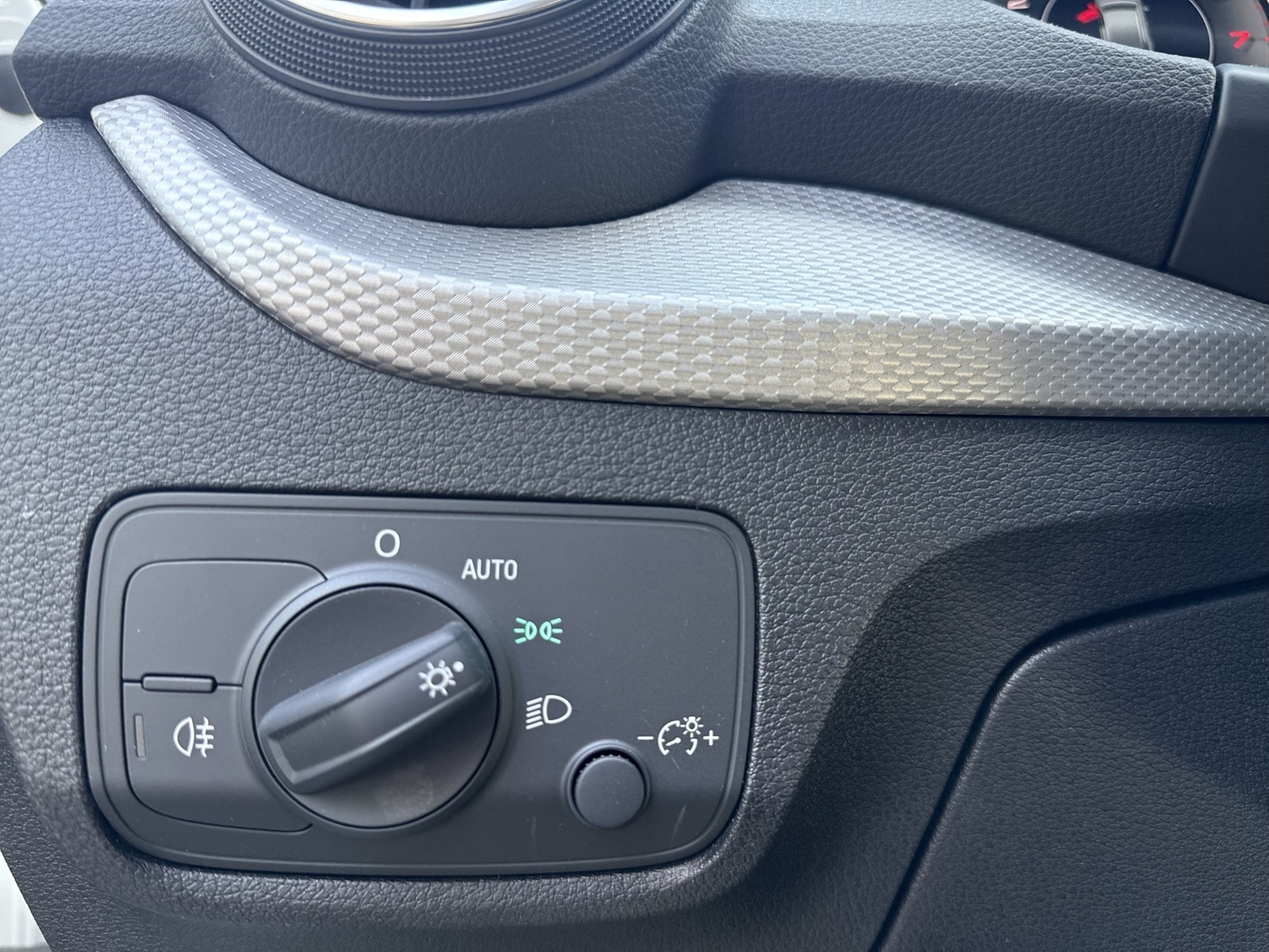 Audi Q2 35 advanced BLACKPAK CAM LM18 EKLAPPE CARPLAY