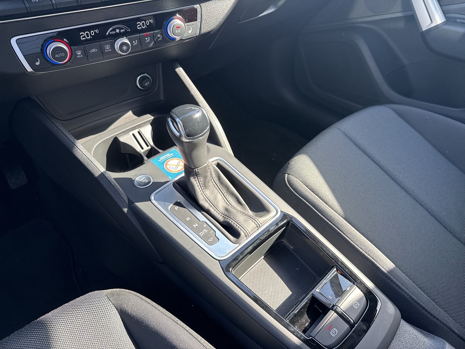 Audi Q2 35 advanced BLACKPAK CAM LM18 EKLAPPE CARPLAY