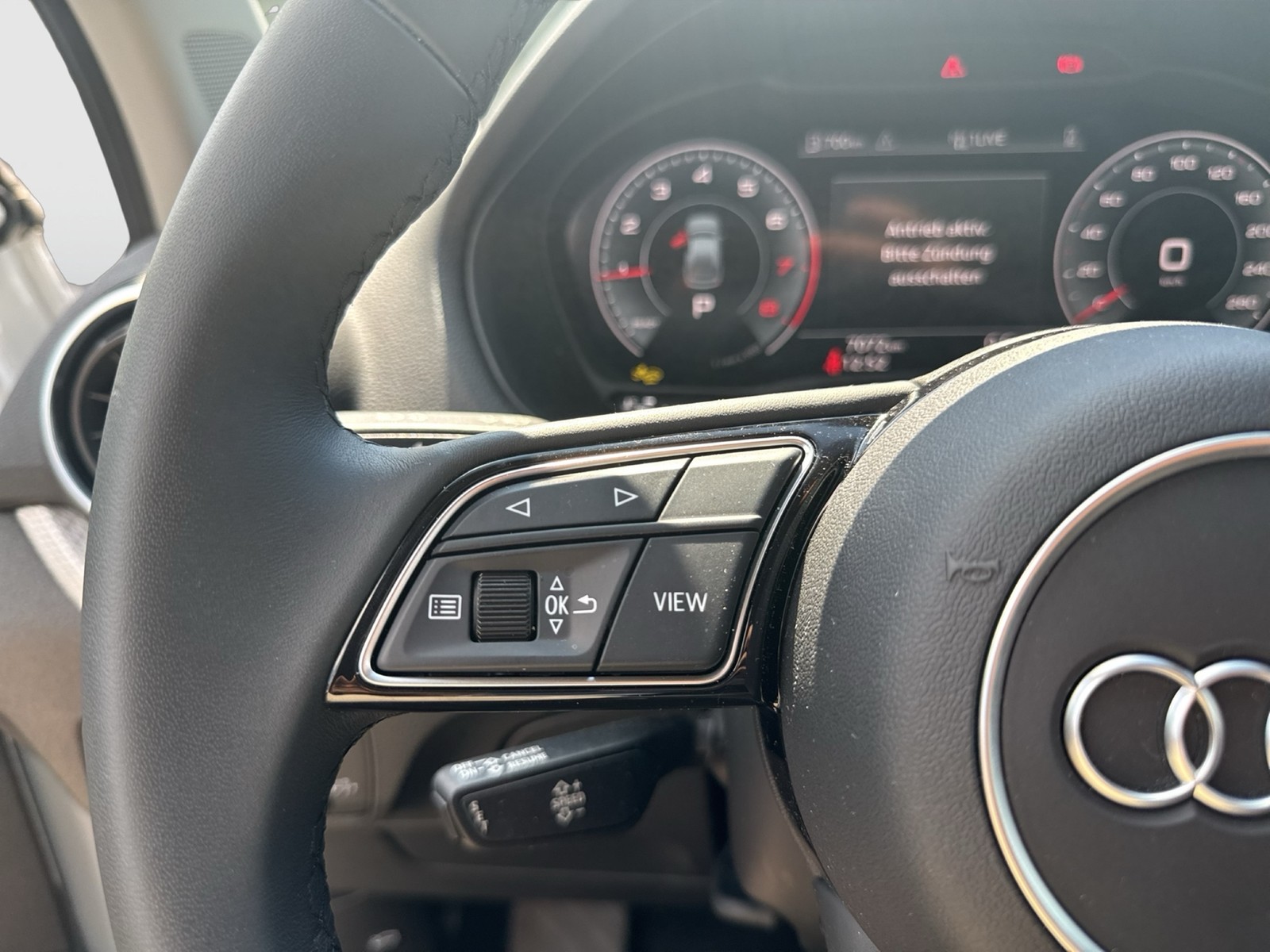 Audi Q2 35 advanced BLACKPAK CAM LM18 EKLAPPE CARPLAY