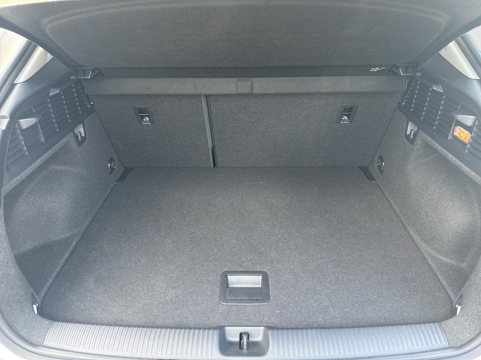 Audi Q2 35 advanced BLACKPAK CAM LM18 EKLAPPE CARPLAY