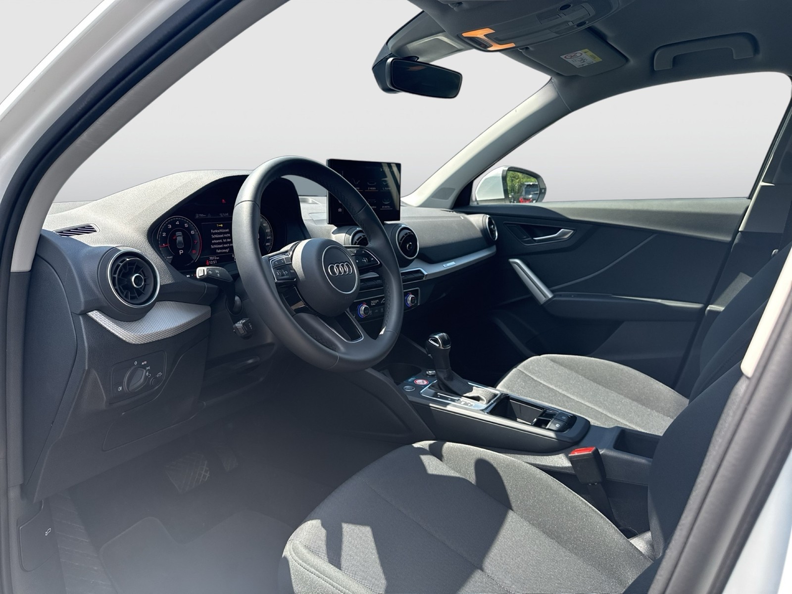 Audi Q2 35 advanced BLACKPAK CAM LM18 EKLAPPE CARPLAY