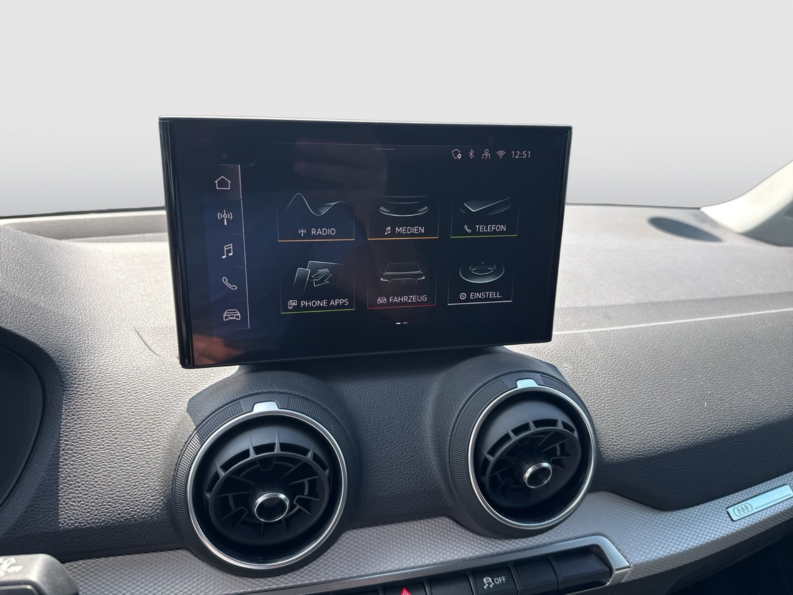 Audi Q2 35 advanced BLACKPAK CAM LM18 EKLAPPE CARPLAY