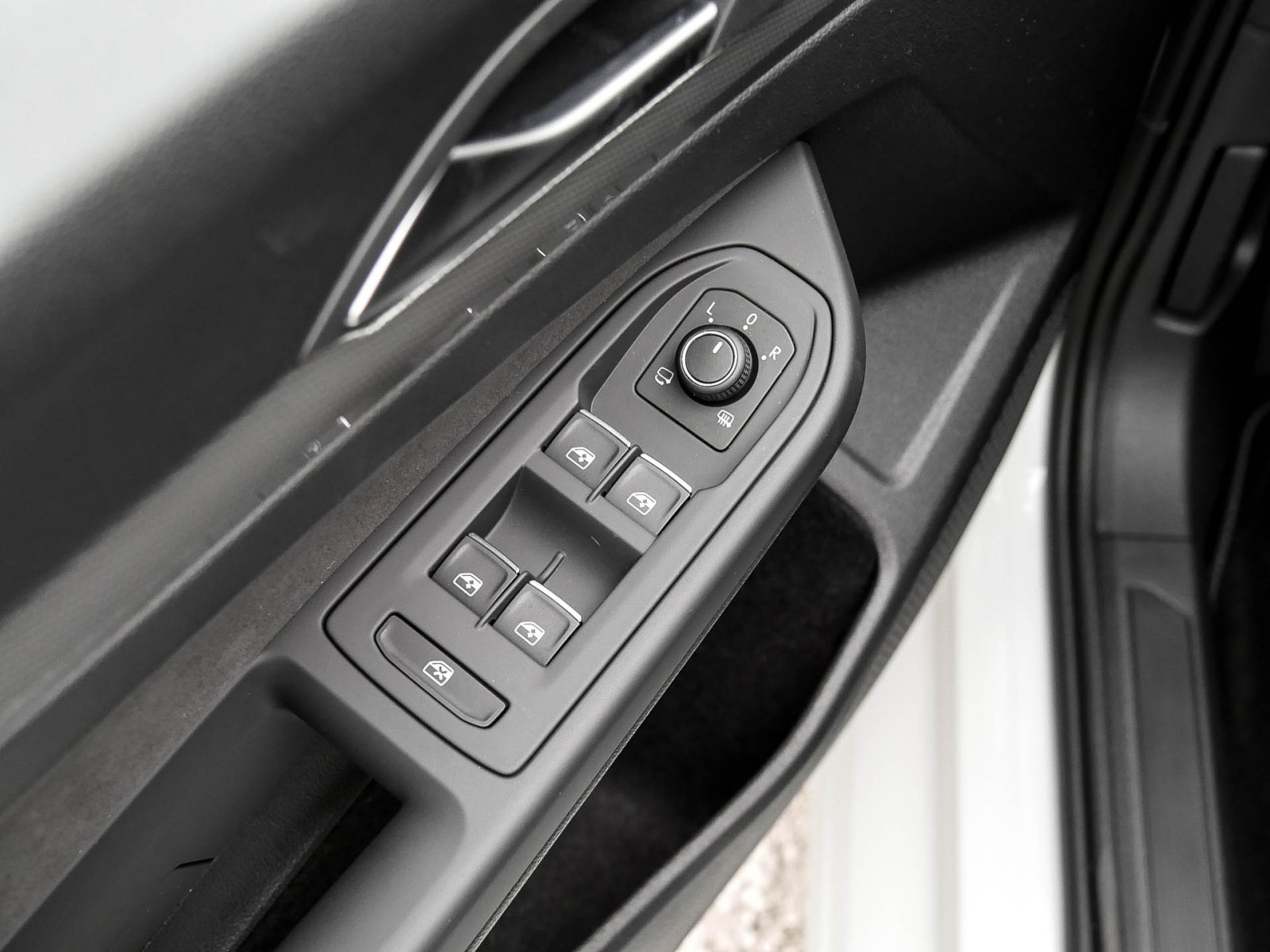 Volkswagen Golf VIII 1.5 eTSI STYLE CAM ACC LM18