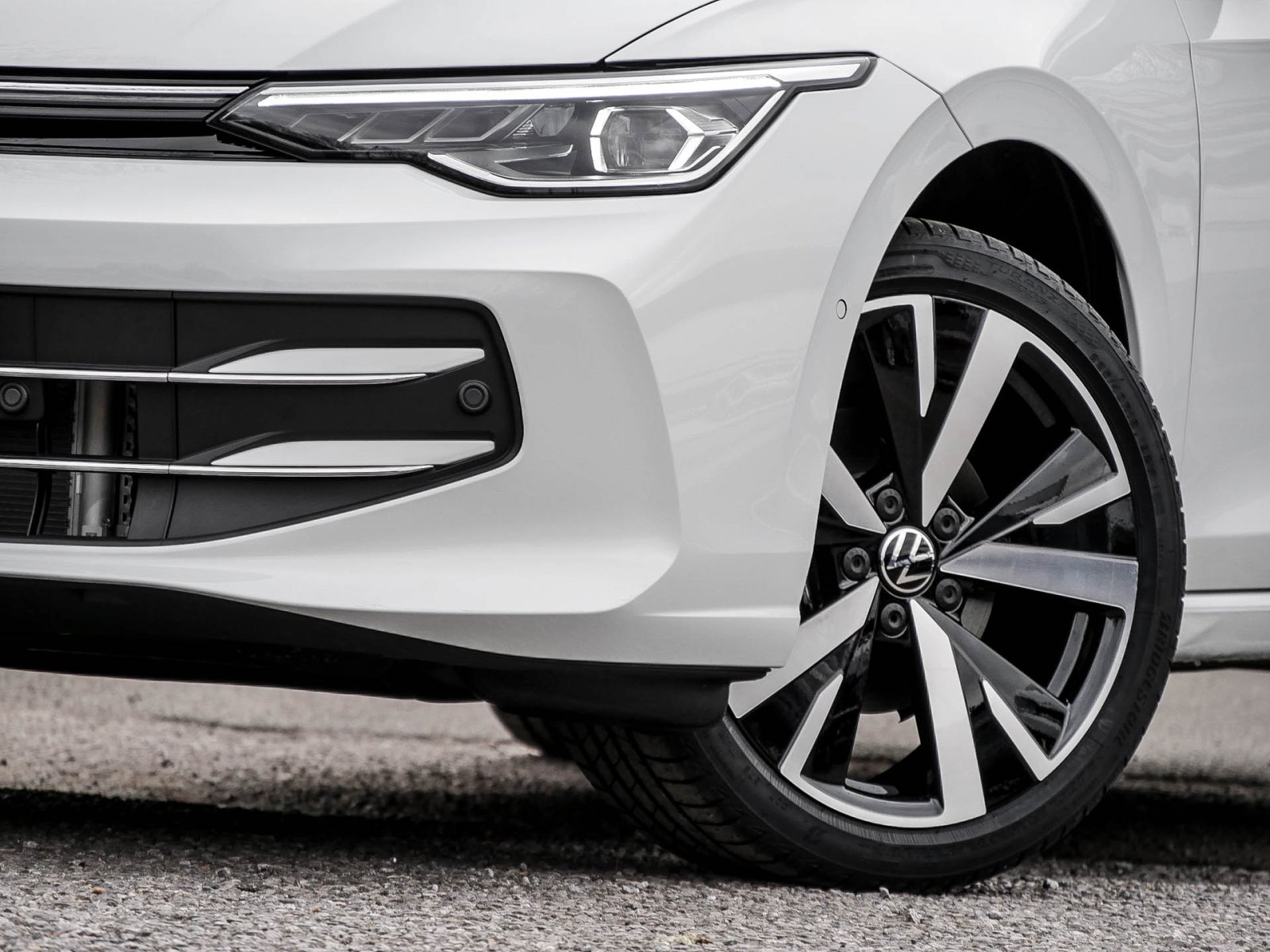 Volkswagen Golf VIII 1.5 eTSI STYLE CAM ACC LM18