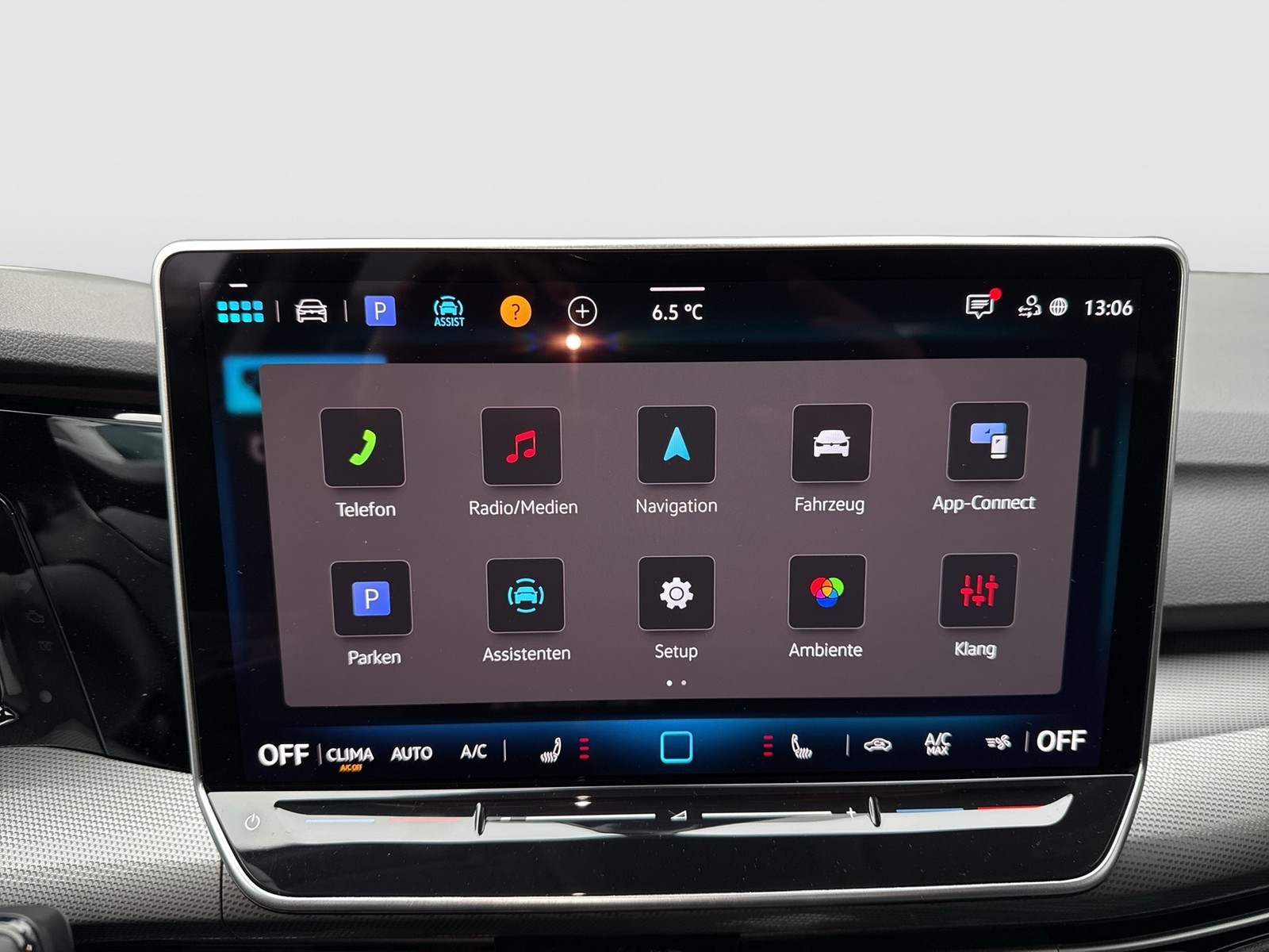 Volkswagen Golf VIII 1.5 eTSI STYLE AHK CAM LM18