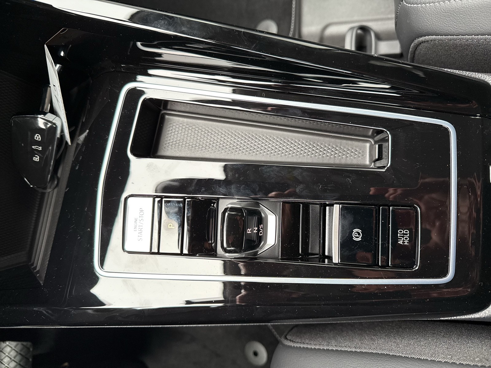 Volkswagen Golf VIII 1.5 eTSI STYLE AHK CAM LM18