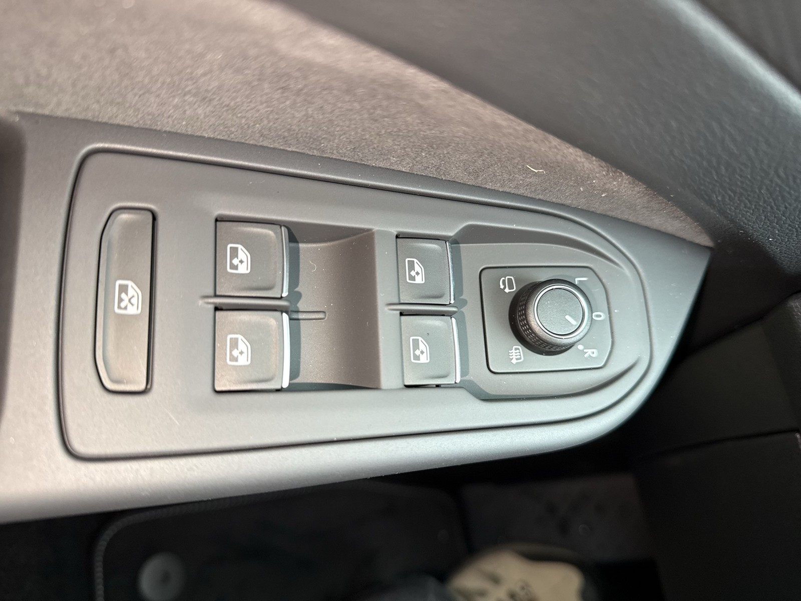 Volkswagen Golf VIII 1.5 eTSI STYLE AHK CAM LM18