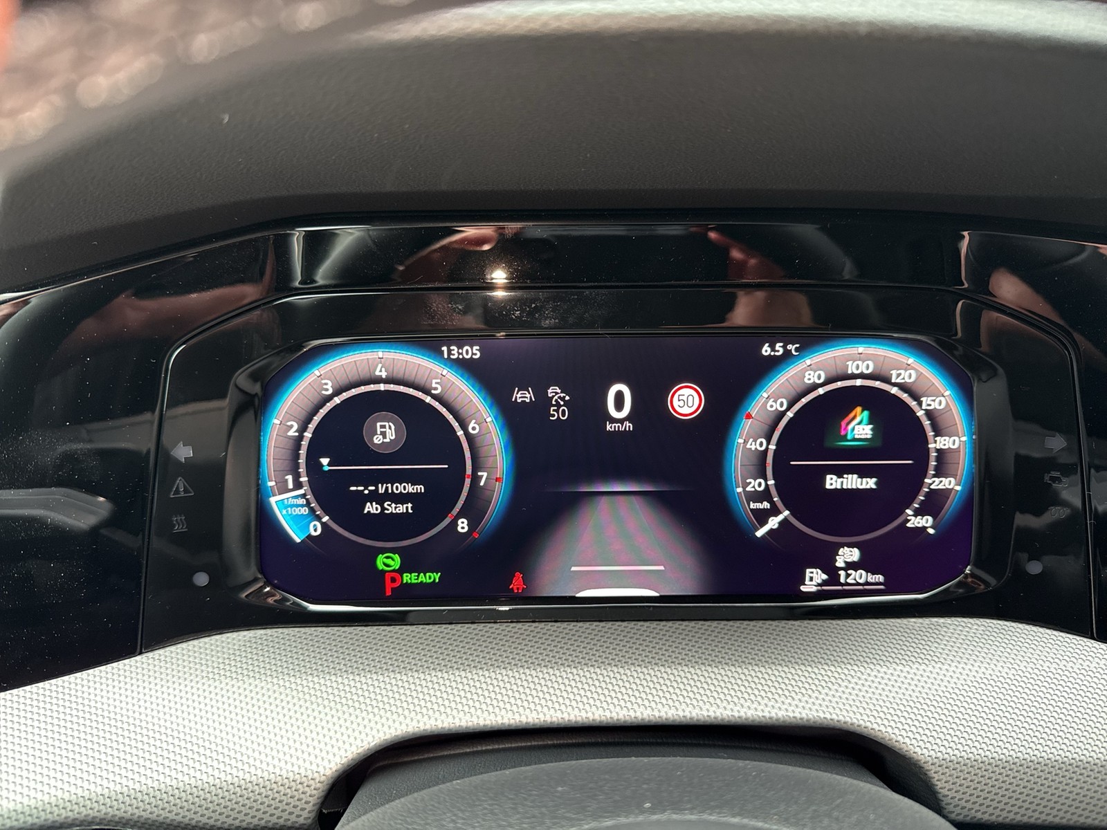 Volkswagen Golf VIII 1.5 eTSI STYLE AHK CAM LM18