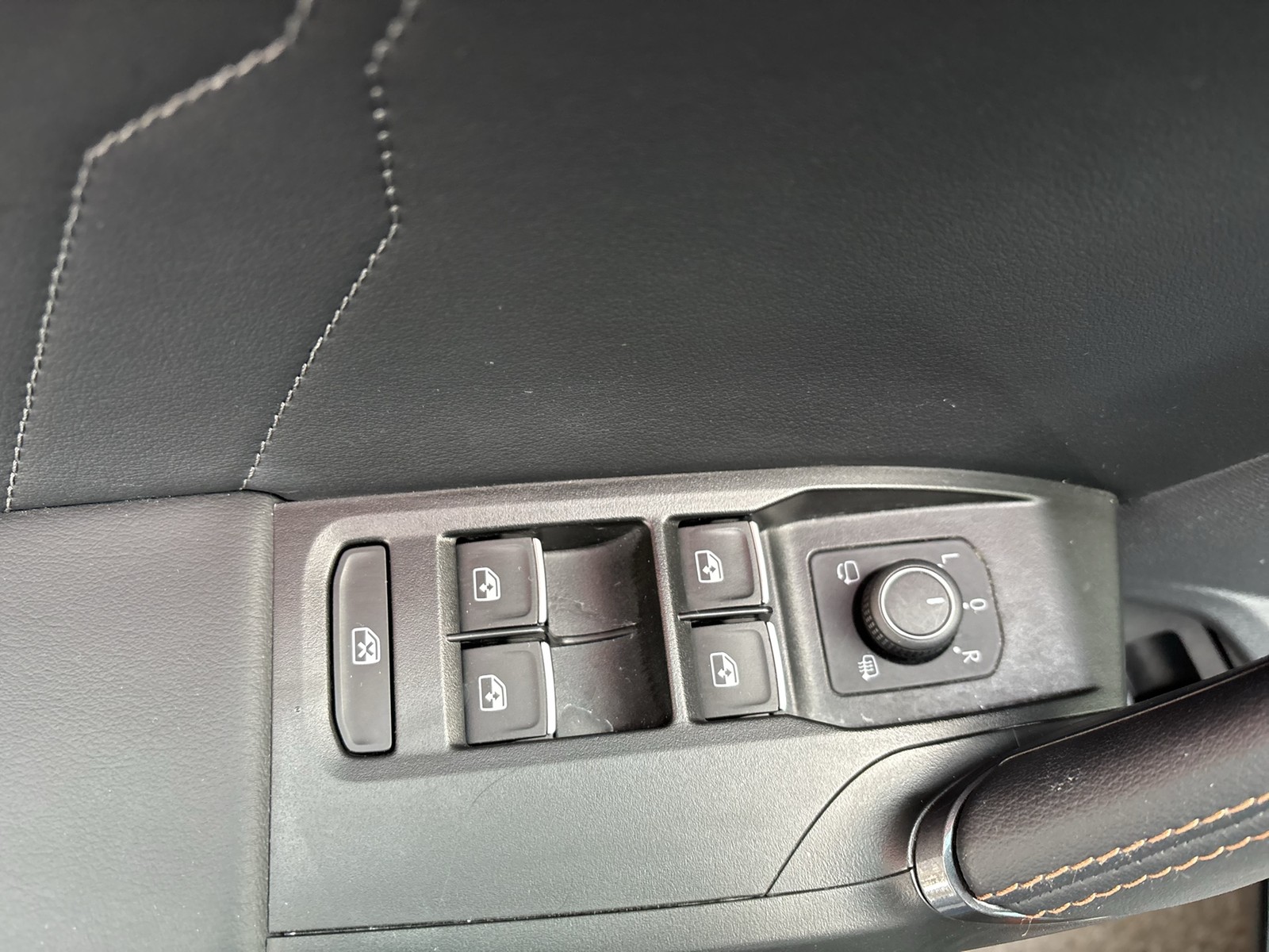 Cupra Leon ST 1.4 HYBRID LM18 NAVI SITZHEIZ. EINPARKH.