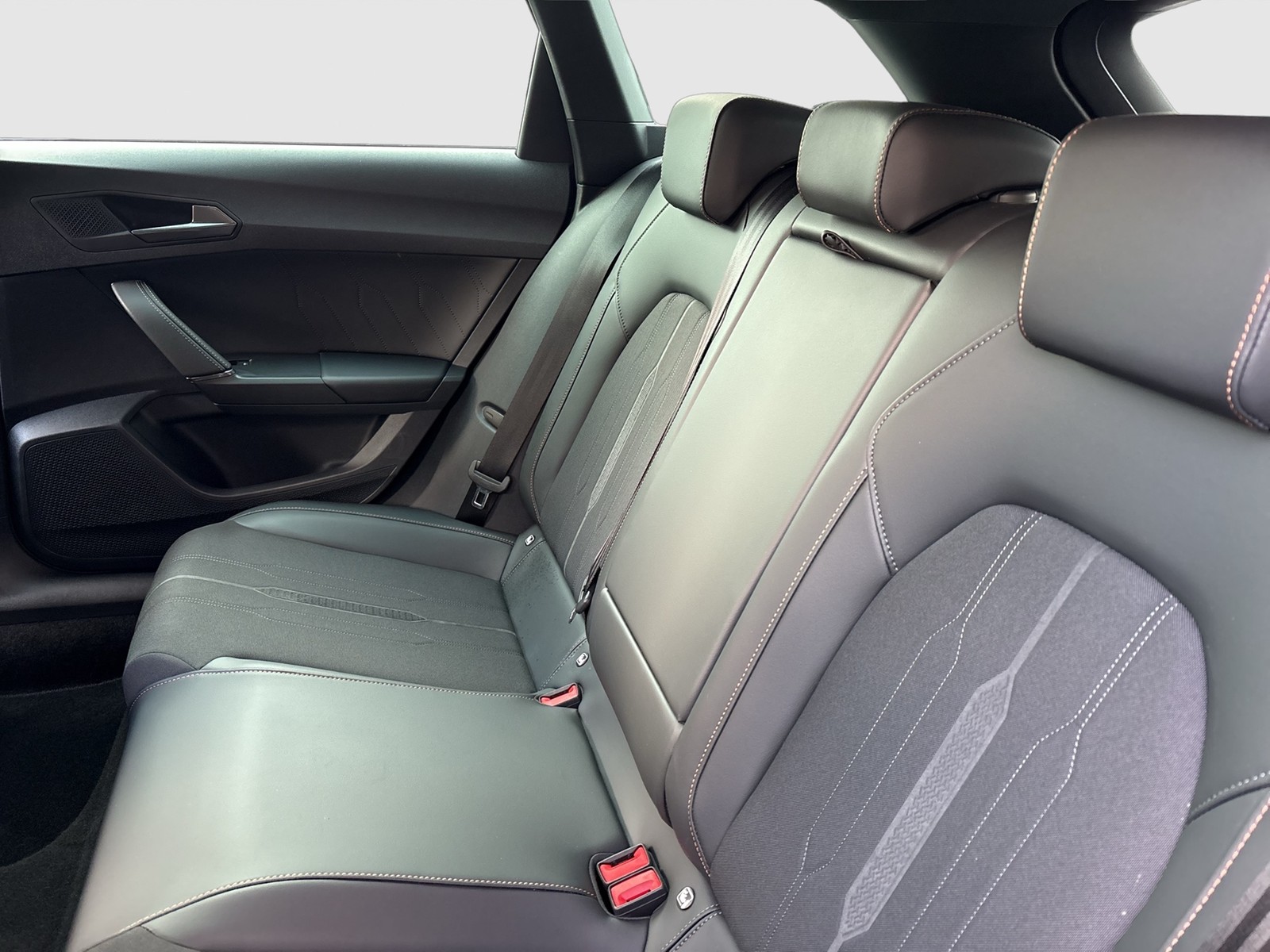 Cupra Leon ST 1.4 HYBRID LM18 NAVI SITZHEIZ. EINPARKH.