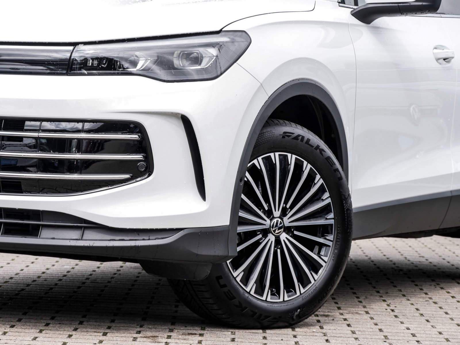 Volkswagen Tiguan 1.5 eTSI ELEGANCE NEUES MODELL AHK 360CAM