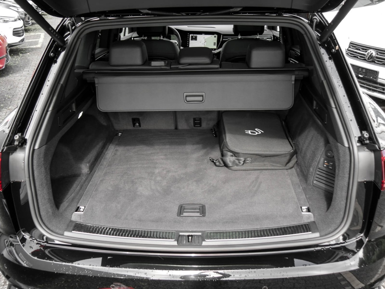 Volkswagen Touareg HYBRID R NEUES MODELL PANO AHK CAM LM22