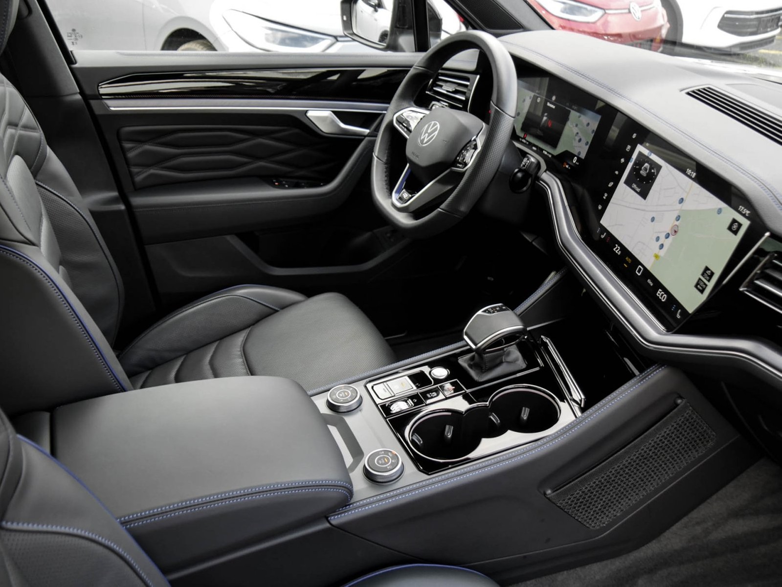 Volkswagen Touareg HYBRID R NEUES MODELL PANO AHK CAM LM22