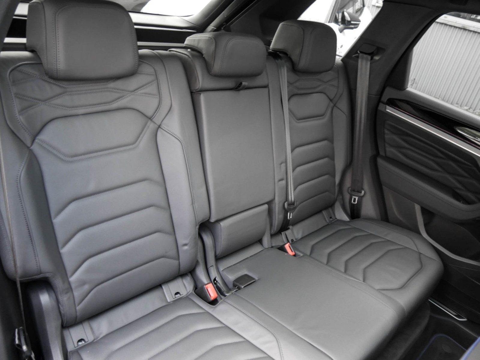 Volkswagen Touareg HYBRID R NEUES MODELL PANO AHK CAM LM22