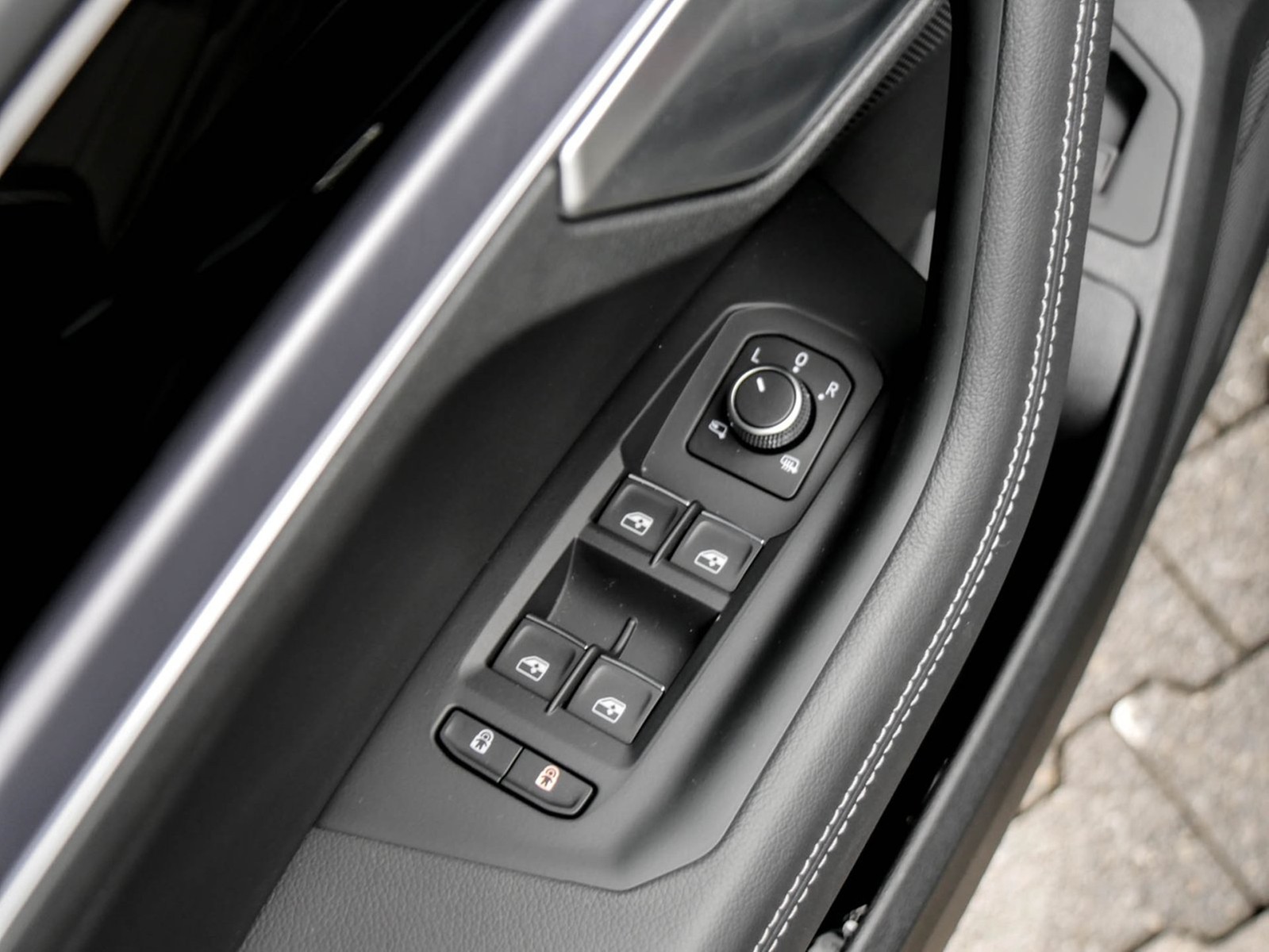 Volkswagen Touareg V6 R-LINE NEUES MODELL AHK CAM ACC LM19