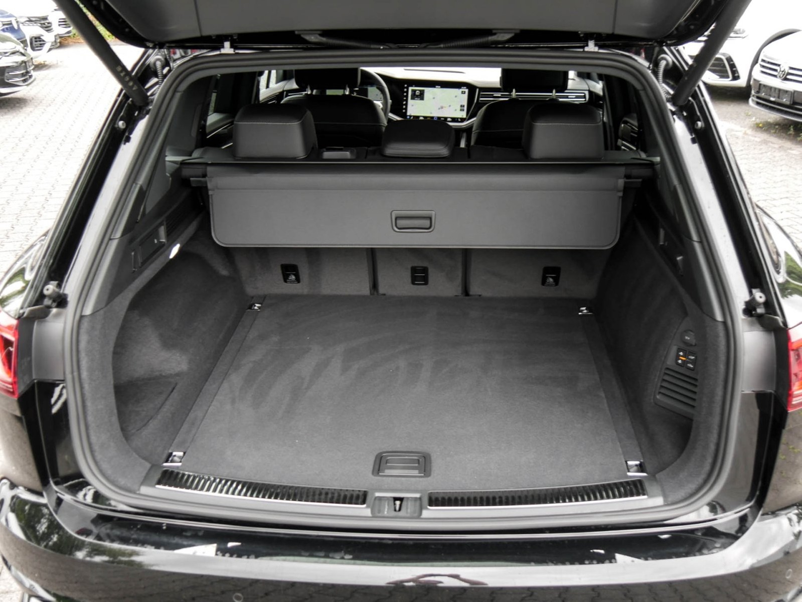 Volkswagen Touareg V6 R-LINE NEUES MODELL AHK CAM ACC LM19