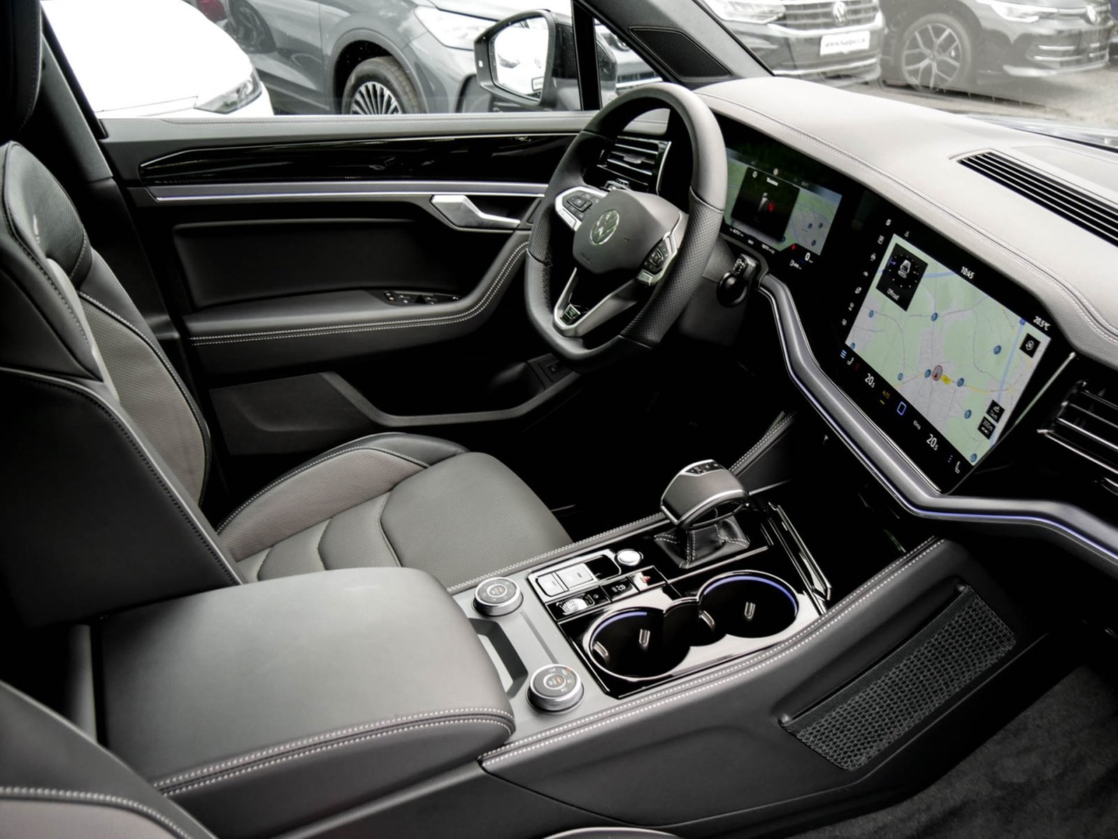 Volkswagen Touareg V6 R-LINE NEUES MODELL AHK CAM ACC LM19