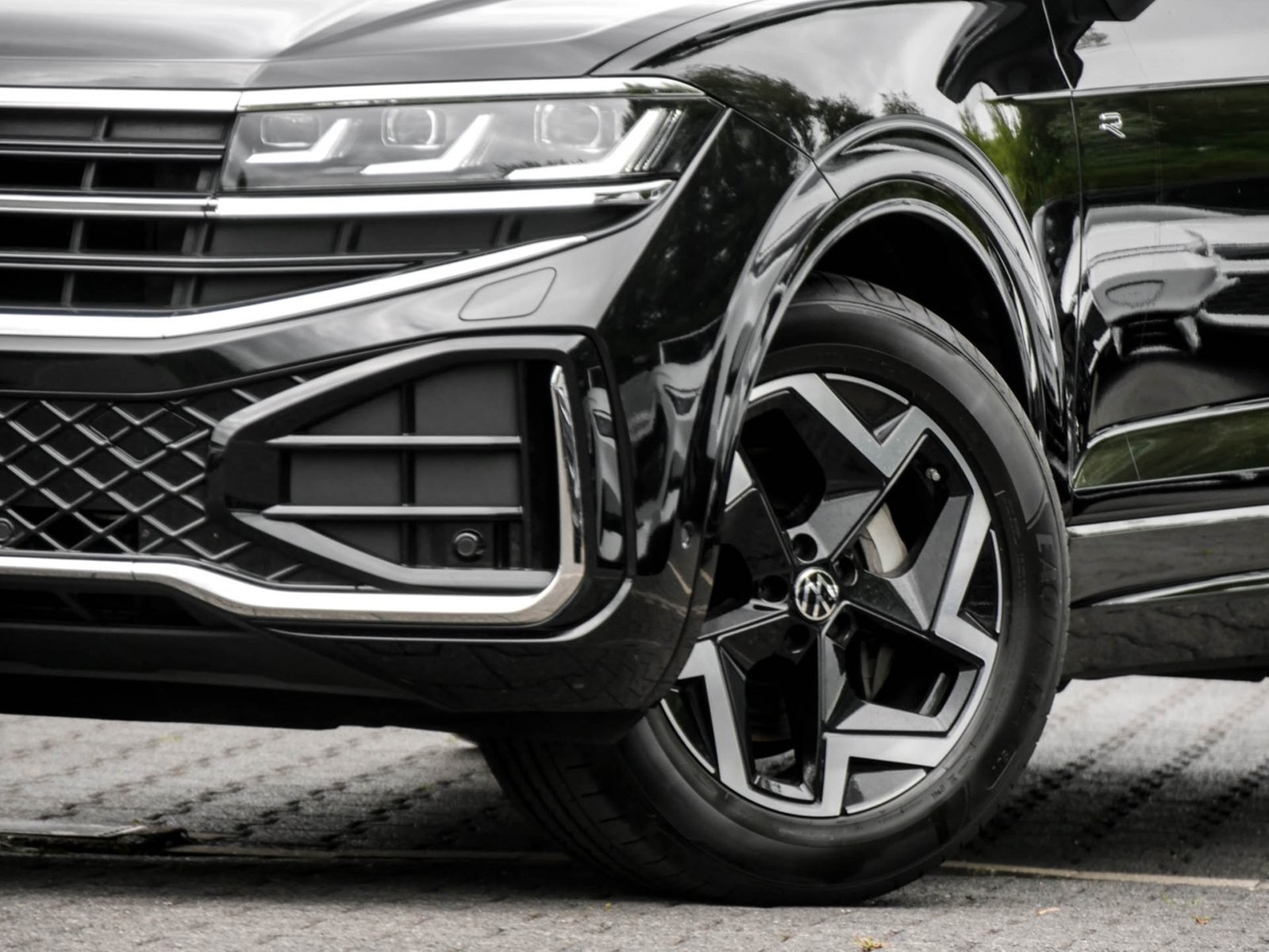 Volkswagen Touareg V6 R-LINE NEUES MODELL AHK CAM ACC LM19