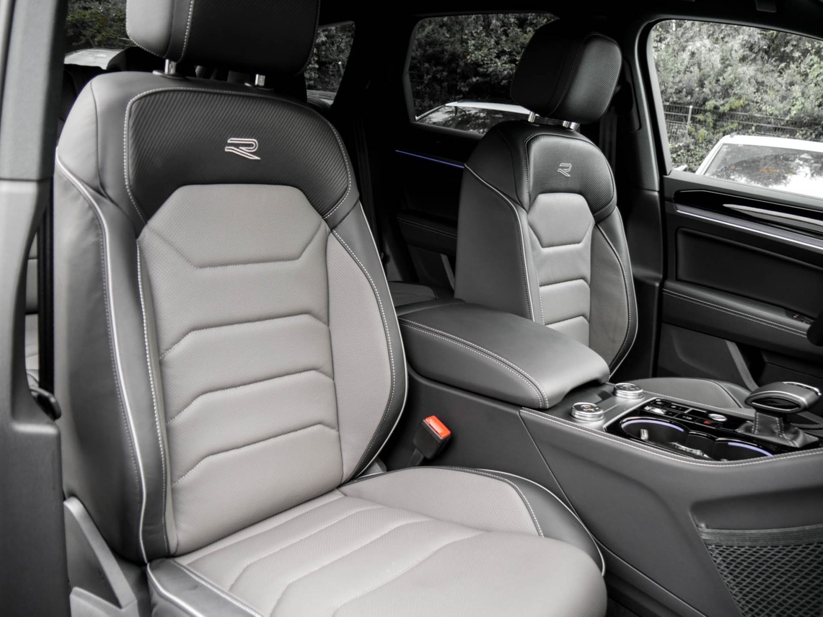 Volkswagen Touareg V6 R-LINE NEUES MODELL AHK CAM ACC LM19
