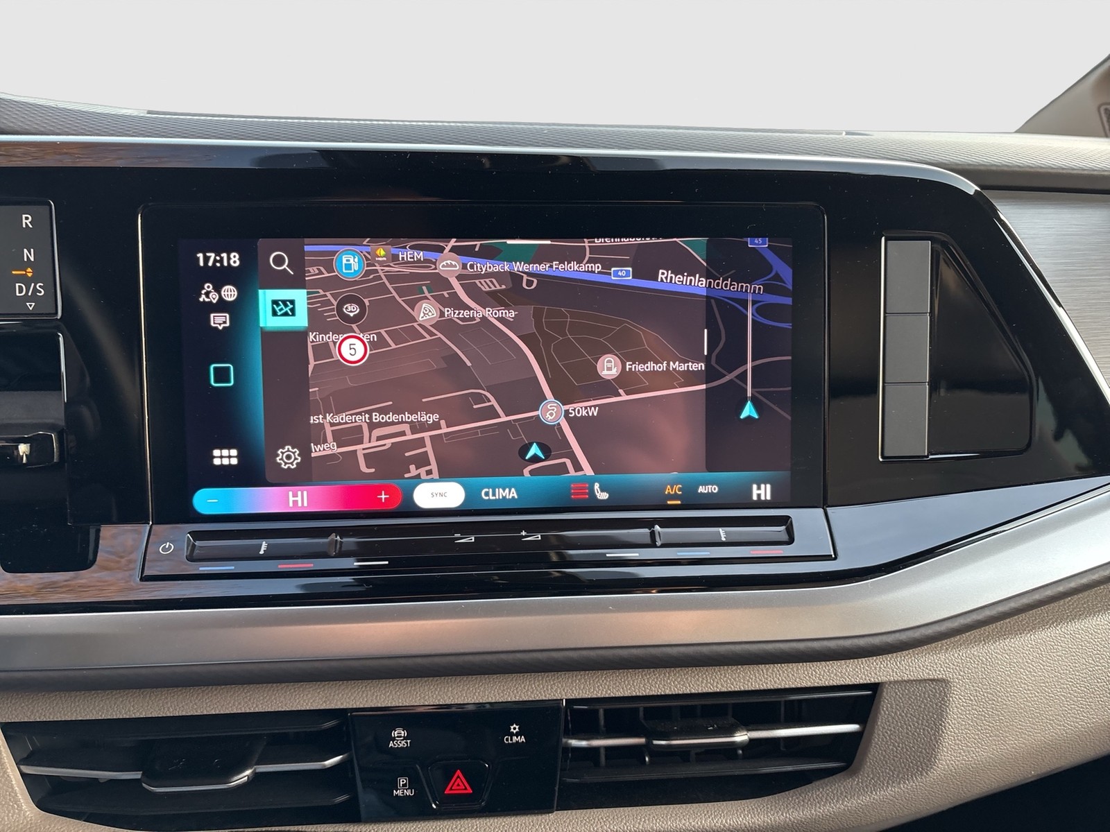 Volkswagen T7 Multivan 2.0 LIFE BETT 6SITZE AHK CAM NAVI