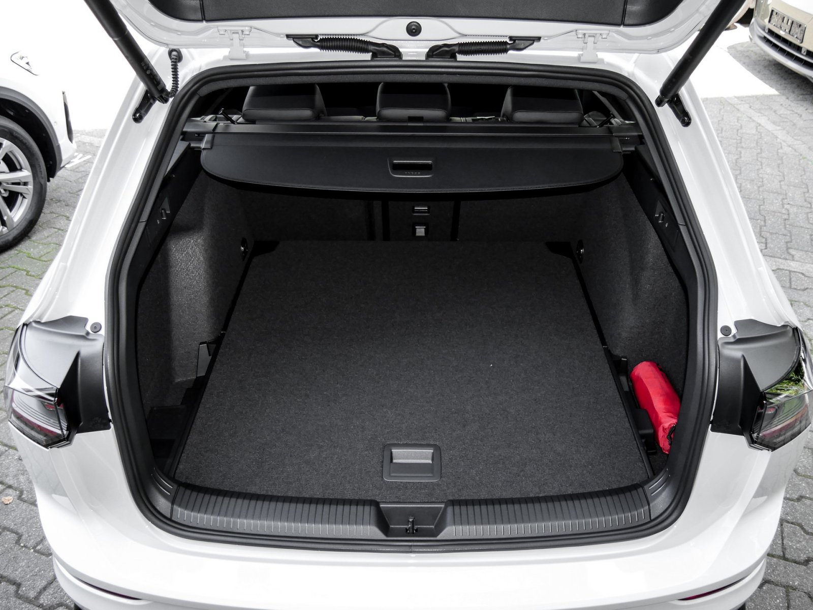 Volkswagen Golf Variant 1.5 R-LINE DSG BLACKSTYLE eKLAPPE