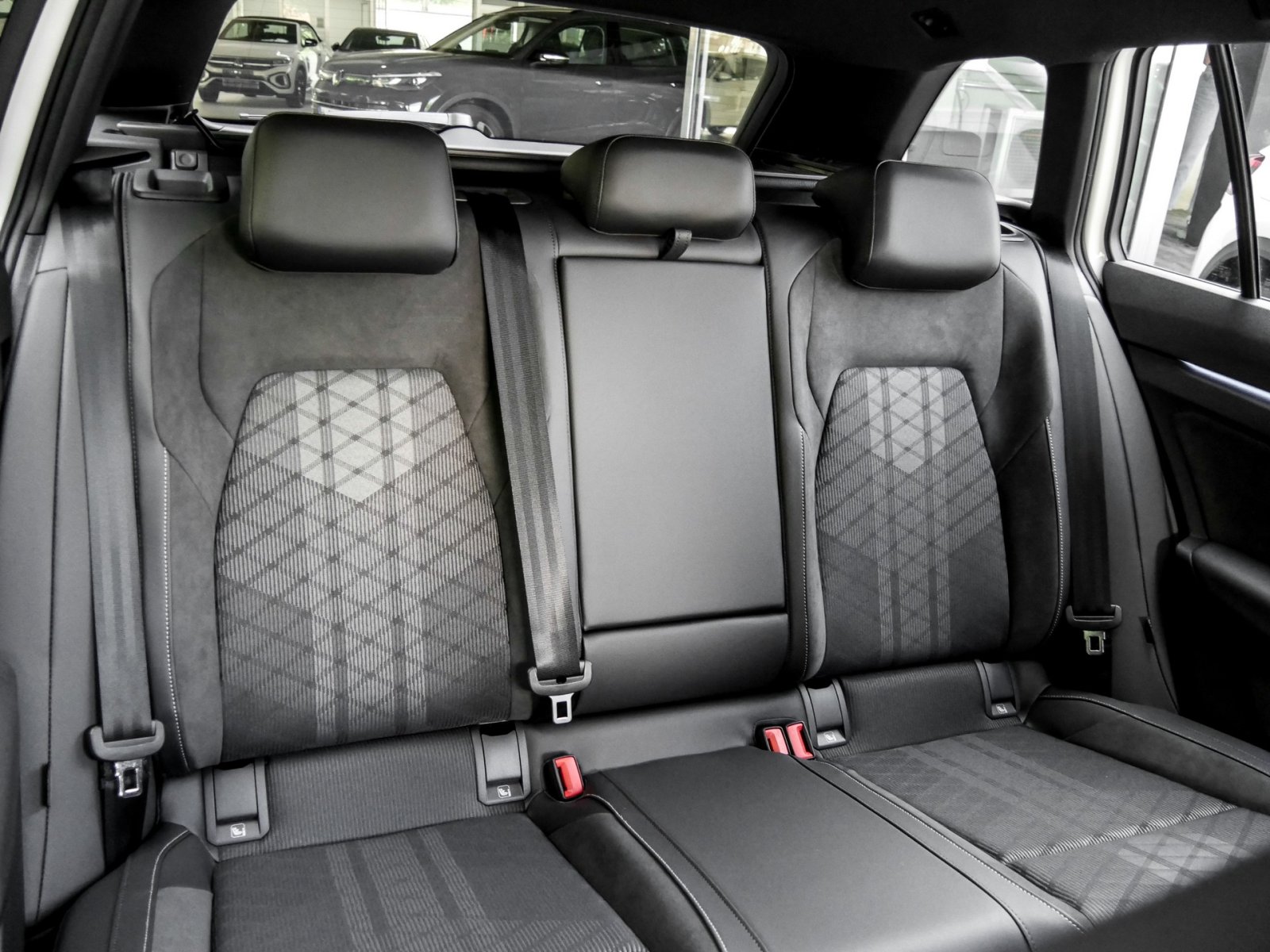 Volkswagen Golf Variant 1.5 R-LINE DSG BLACKSTYLE eKLAPPE